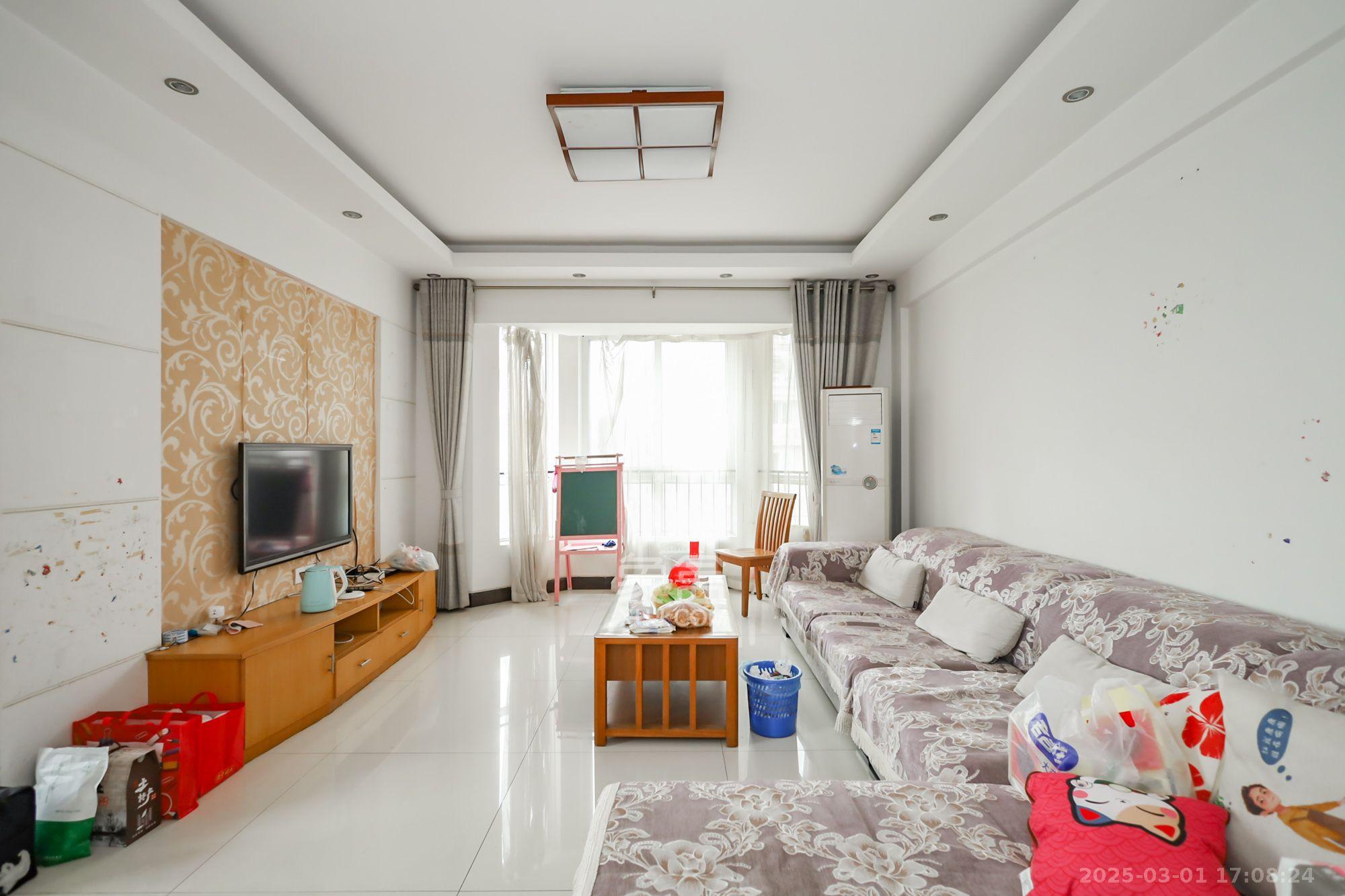 长房西郡 3室2厅1卫 2400.0元/月 长房西郡 3室2厅1卫 2400.0元/月室内图