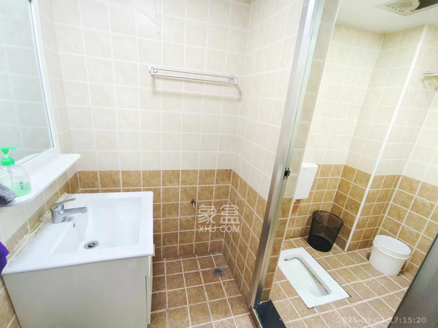 华城广场  2室2厅1卫   2900.00元/月室内图