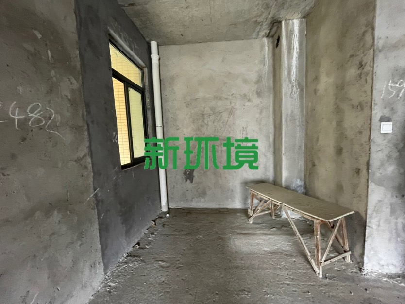 丽景天下一期 5室2厅2卫 71.8万 丽景天下一期 5室2厅2卫 71.8万客厅