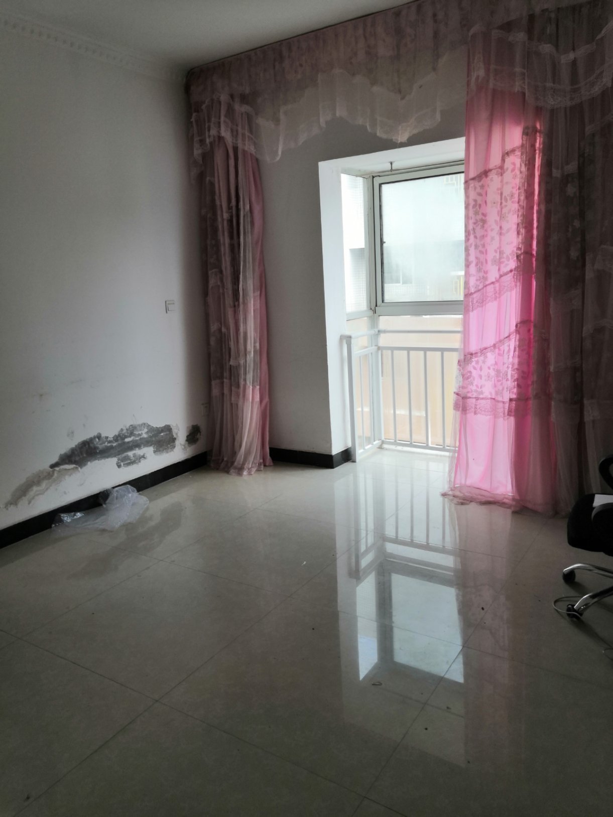 维港十字街  3室2厅2卫    82.8万 维港十字街  3室2厅2卫    82.8万客厅