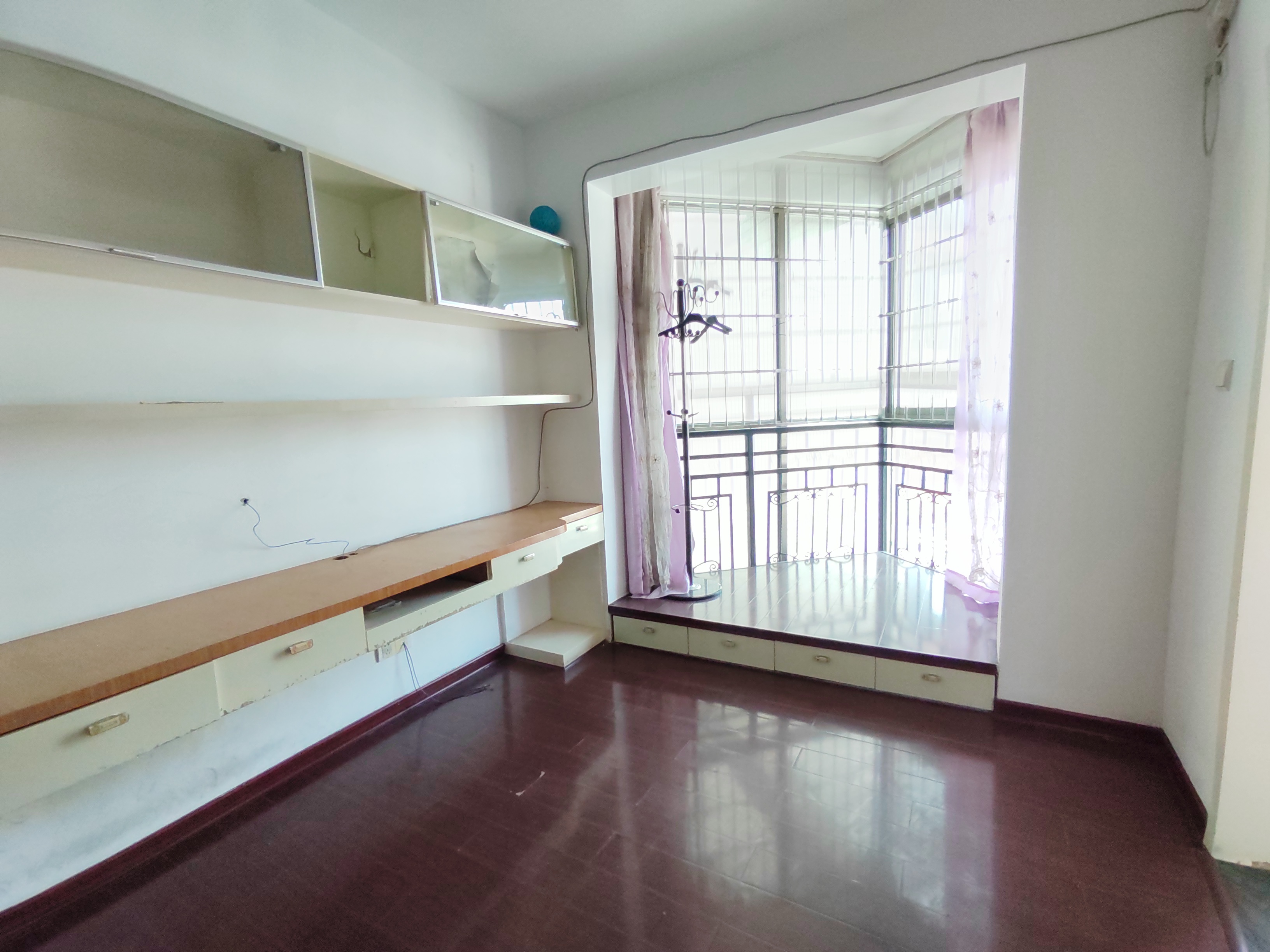 四海大厦  2室2厅2卫   1700.00元/月室内图