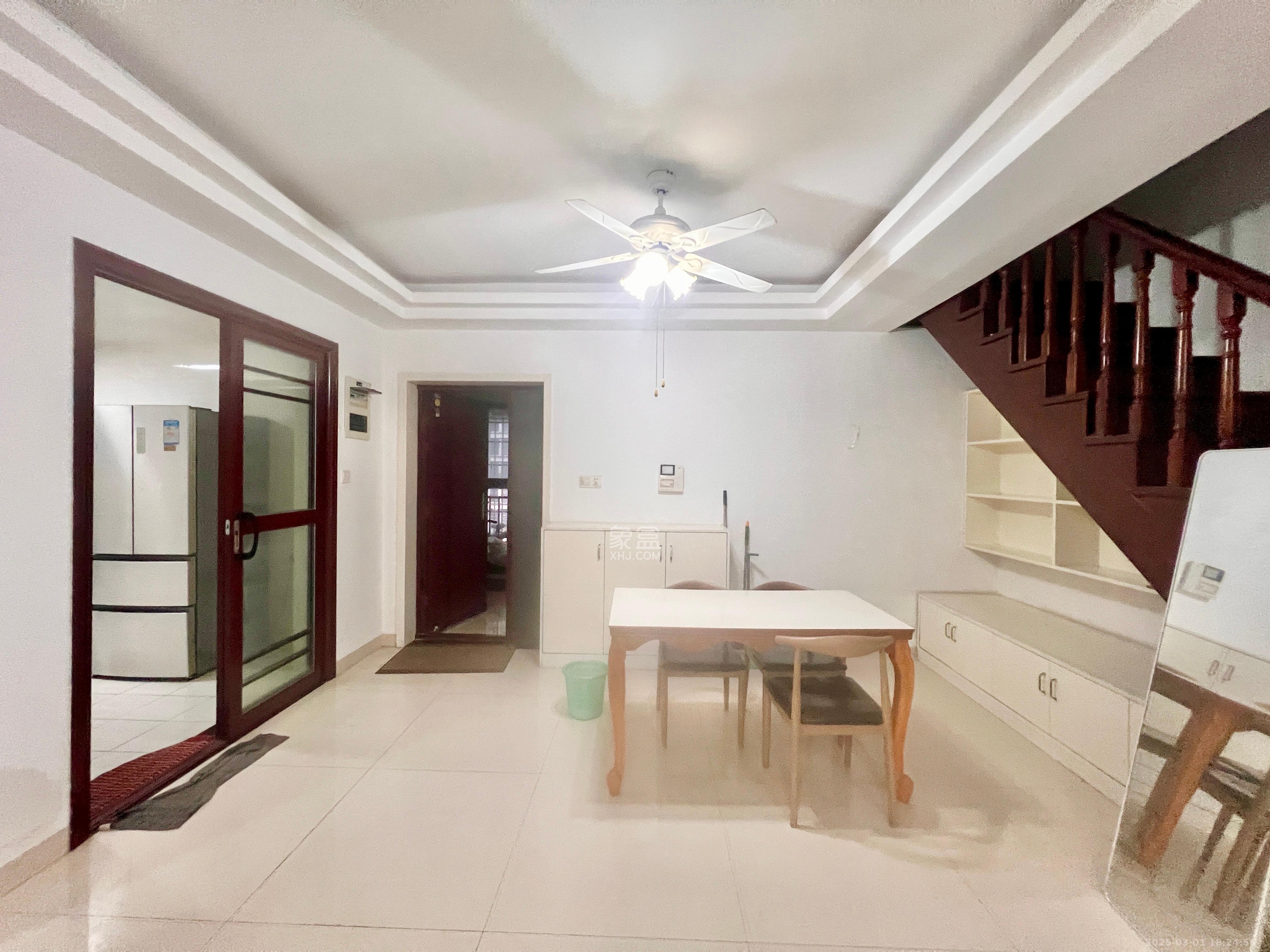 保利麓谷林语D区 3室2厅2卫 2700.0元/月 保利麓谷林语D区 3室2厅2卫 2700.0元/月室内图