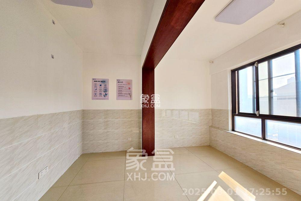 阳光城尚东湾学园区  2室2厅2卫    1800.0元/月 阳光城尚东湾学园区  2室2厅2卫    1800.0元/月室内图