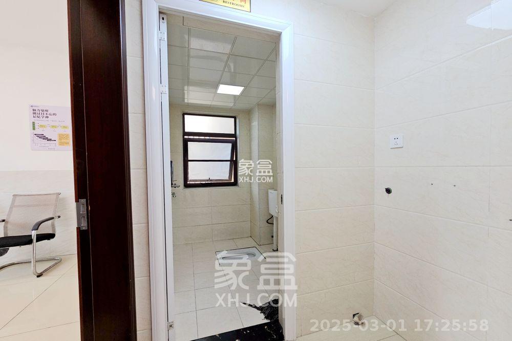 阳光城尚东湾学园区  2室2厅2卫    1800.0元/月 阳光城尚东湾学园区  2室2厅2卫    1800.0元/月室内图