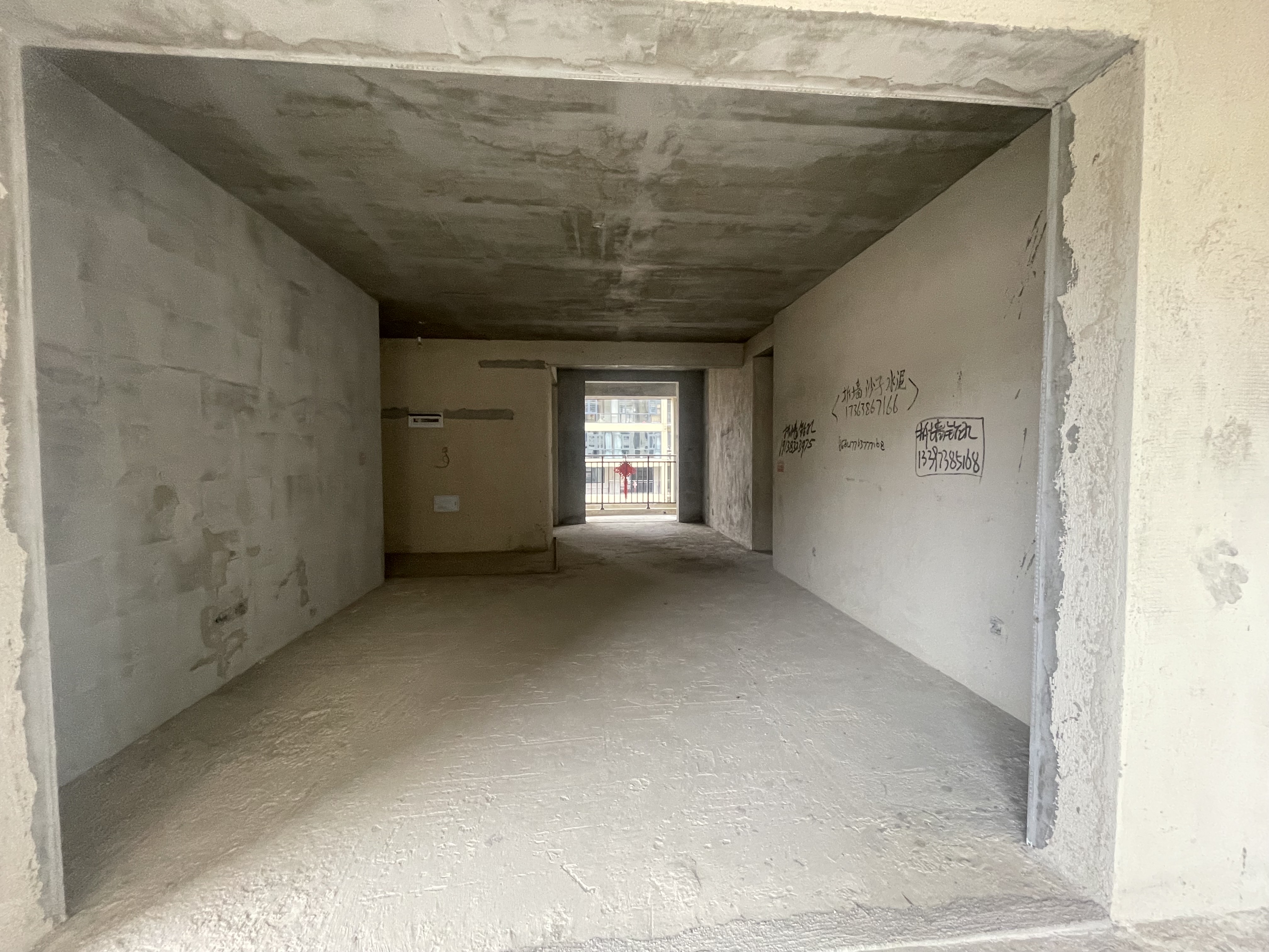 鹏泰天麓 4室2厅2卫 89.8万 鹏泰天麓 4室2厅2卫 89.8万客厅