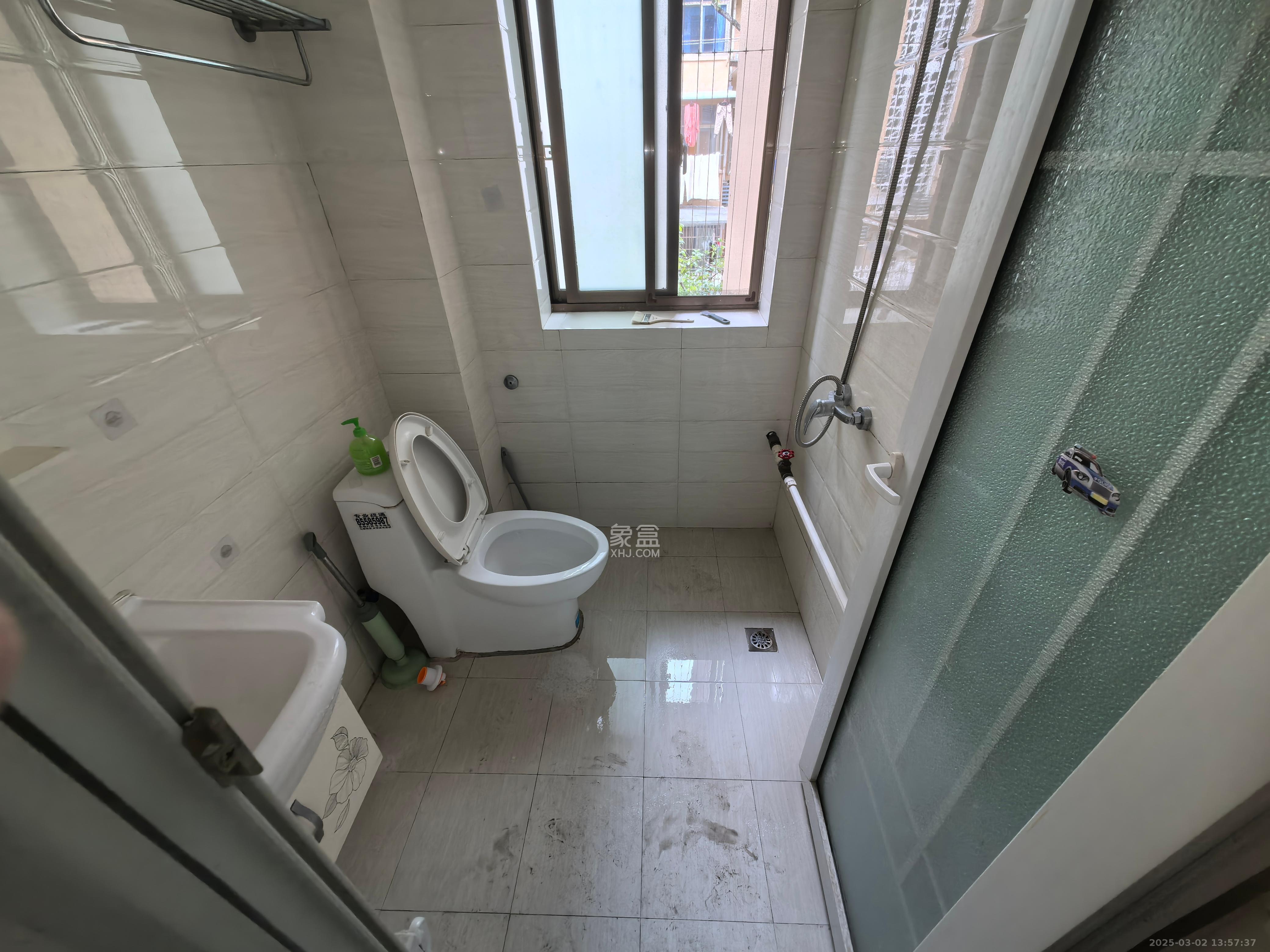 中南家园  2室1厅1卫    2000.0元/月室内图