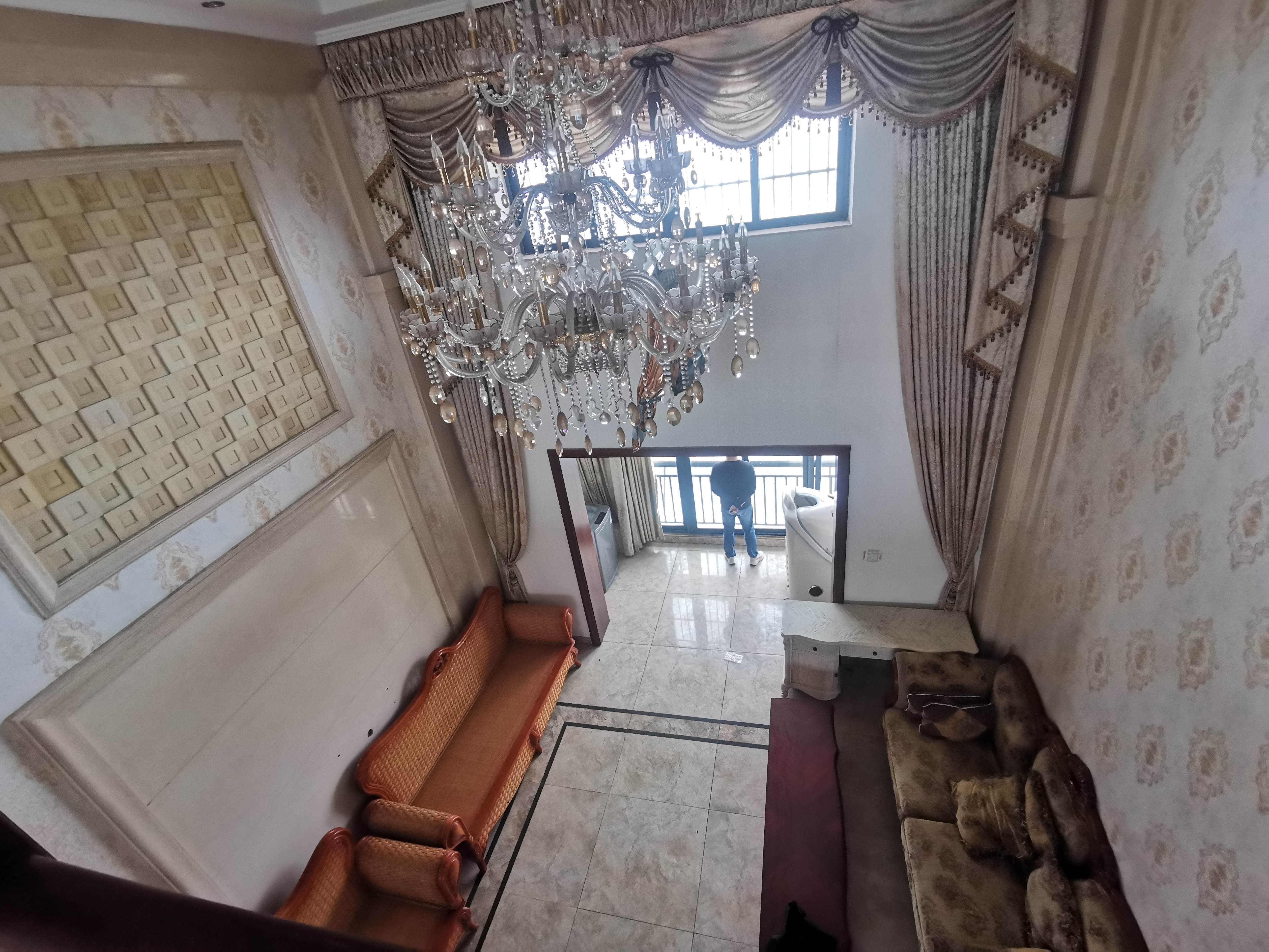 金城一品 5室2厅3卫 265.0万 金城一品 5室2厅3卫 265.0万客厅