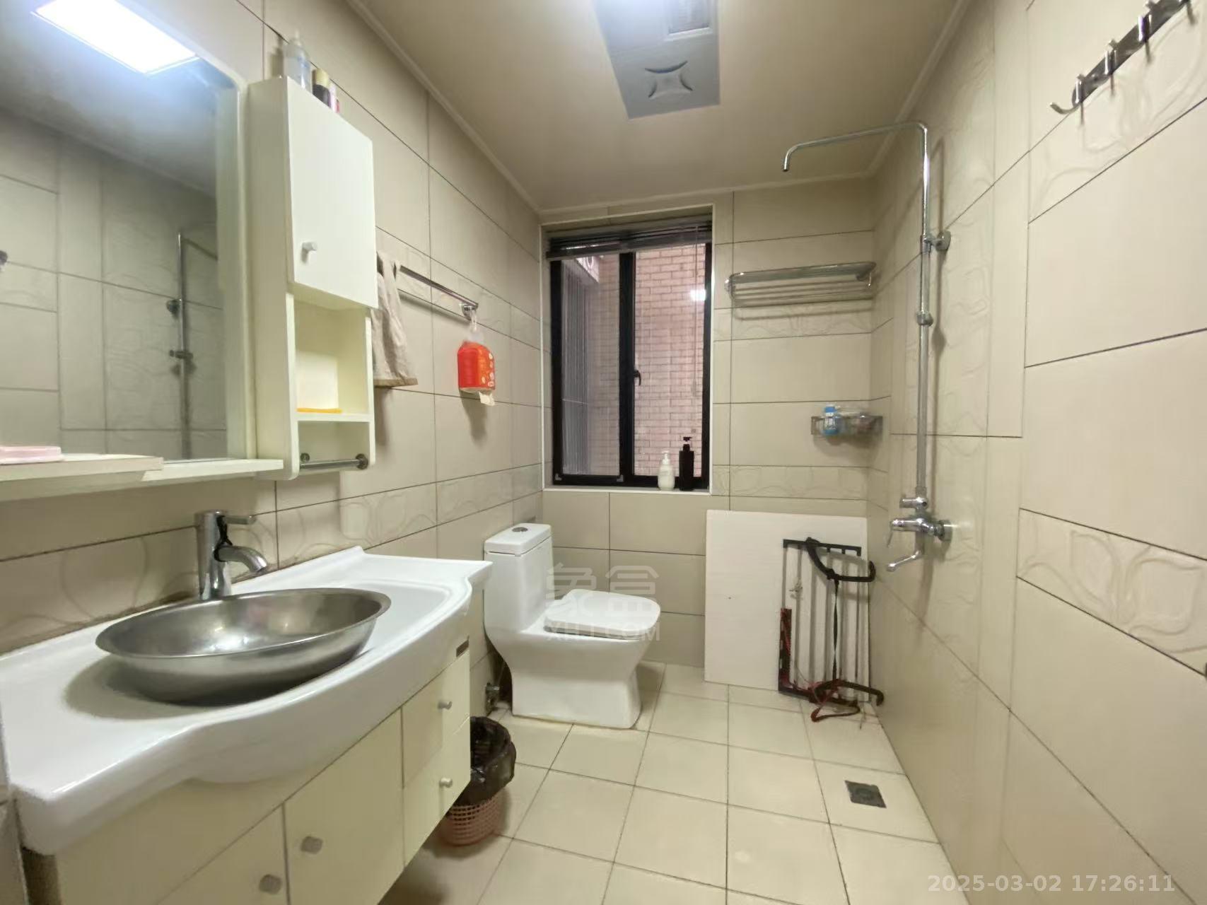 龙腾国际 3室2厅2卫 2300.0元/月 龙腾国际 3室2厅2卫 2300.0元/月室内图