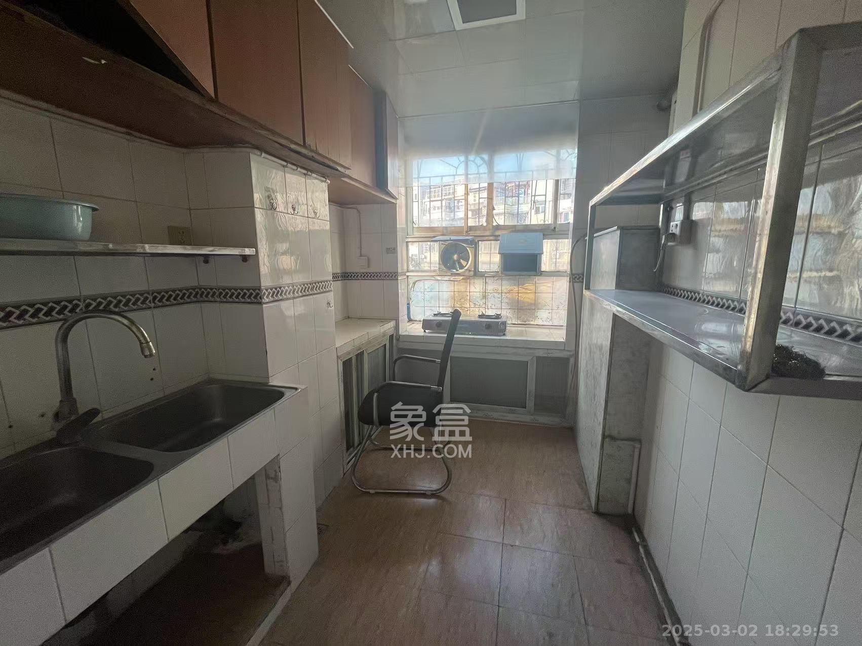 海华花园（京电大厦）  2室2厅1卫    2500.0元/月室内图