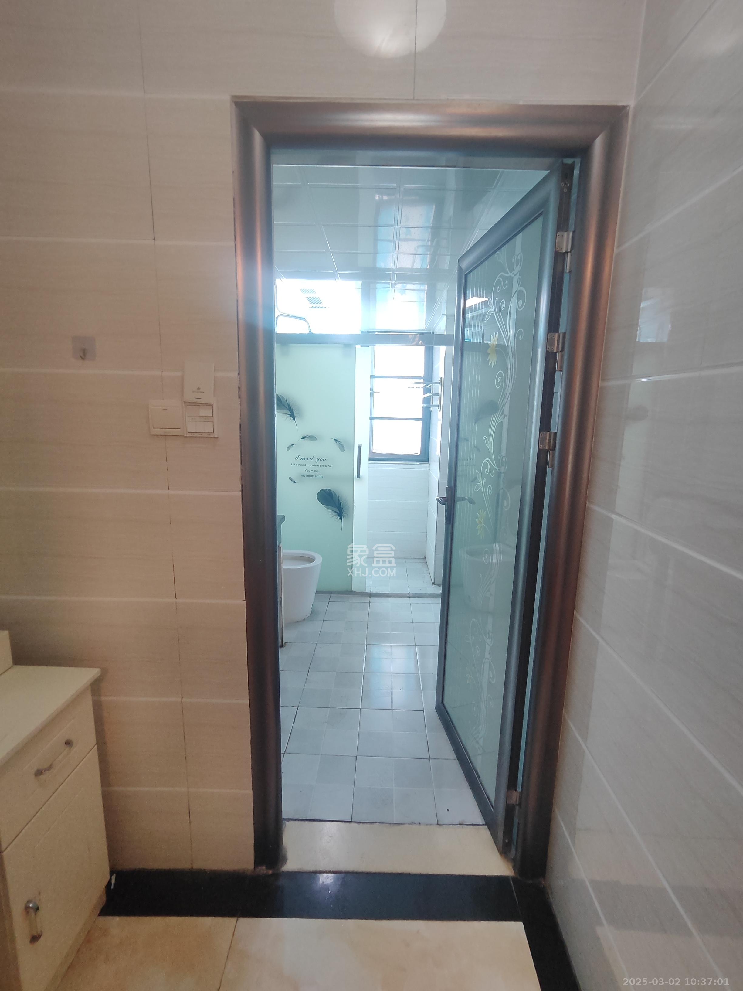 月畔湾  3室2厅2卫   2800.00元/月室内图