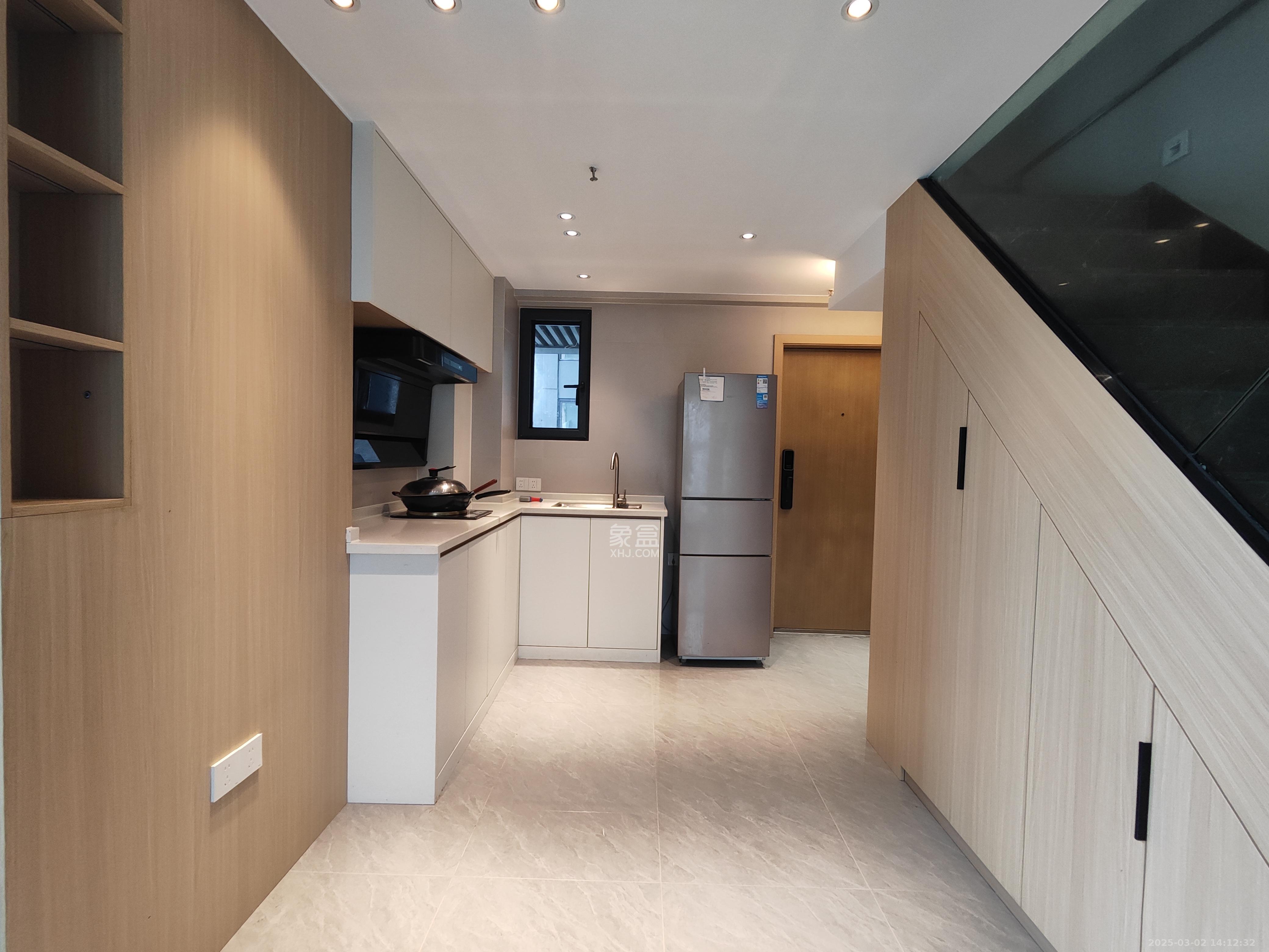 君悦新天地  1室0厅0卫    2700.0元/月室内图