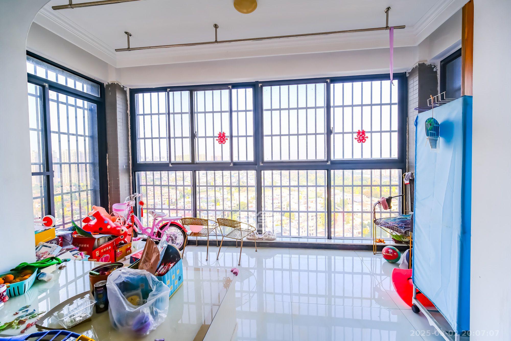 丰源国际 3室2厅2卫 1900.0元/月 丰源国际 3室2厅2卫 1900.0元/月室内图