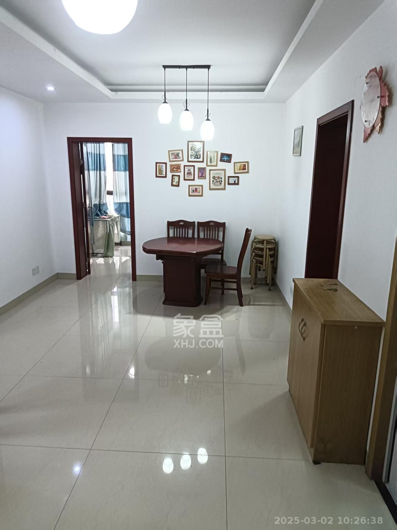 悦湖山 3室2厅2卫 2000.0元/月 悦湖山 3室2厅2卫 2000.0元/月室内图