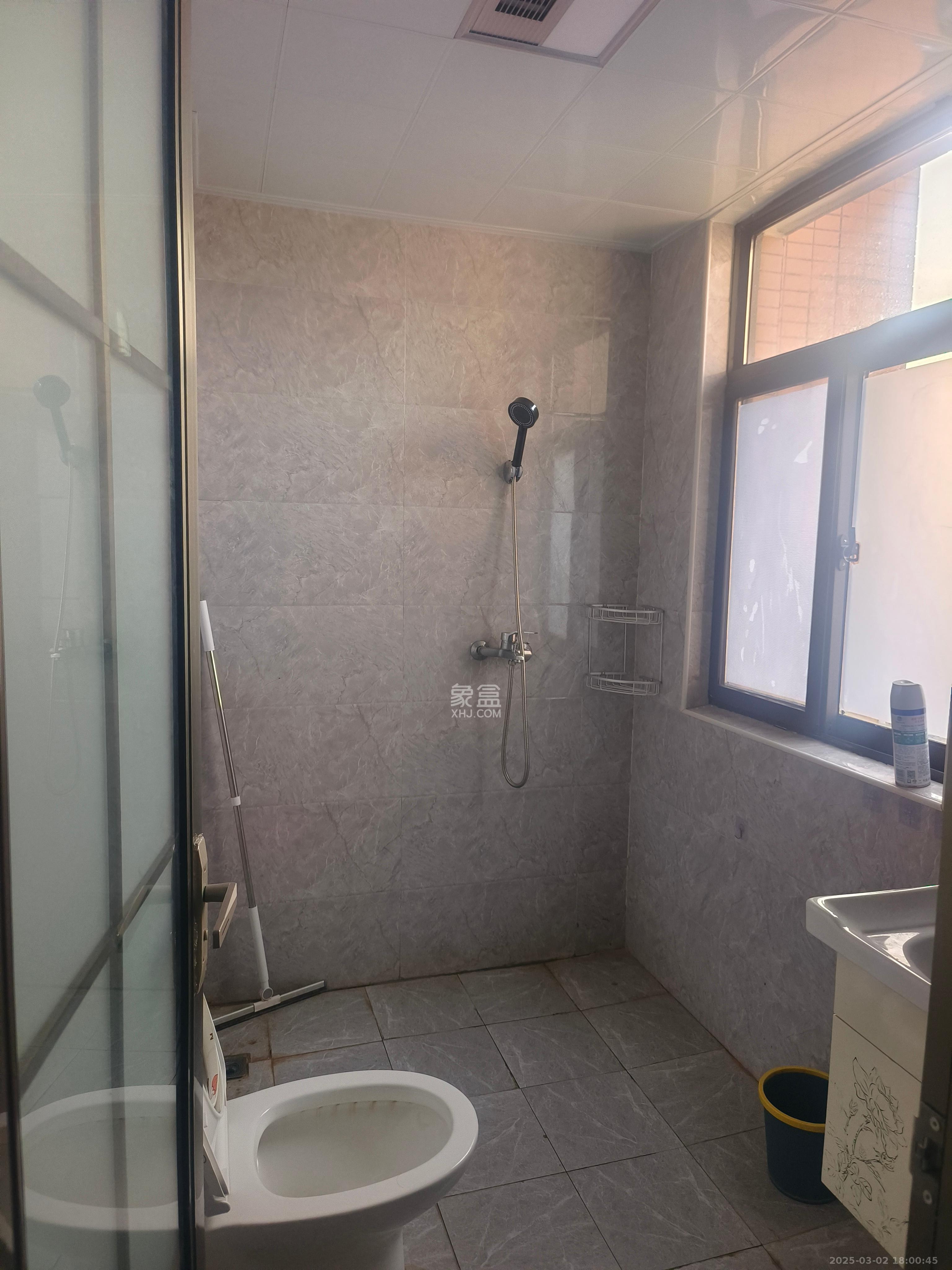 德润小区(丰升德润小区) 3室2厅1卫 2500.0元/月 德润小区(丰升德润小区) 3室2厅1卫 2500.0元/月室内图