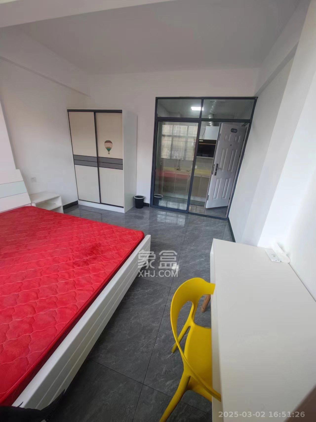 黄荆小区 1室1厅1卫 1300.0元/月 黄荆小区 1室1厅1卫 1300.0元/月室内图