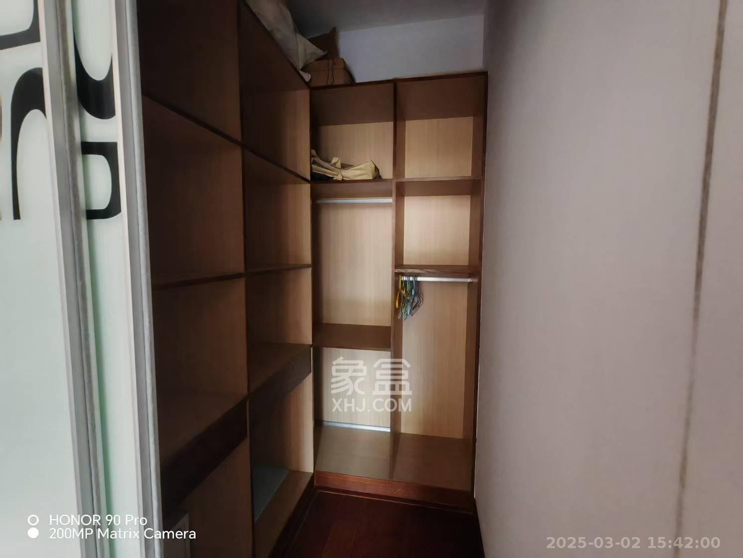 绿城桂花城 4室2厅2卫 3900.0元/月 绿城桂花城 4室2厅2卫 3900.0元/月室内图