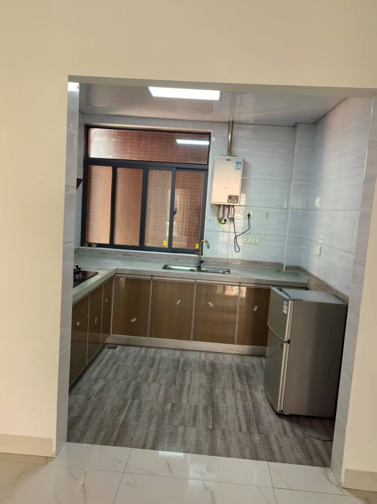 雅士林欣城  3室2厅1卫    1600.0元/月 雅士林欣城  3室2厅1卫    1600.0元/月