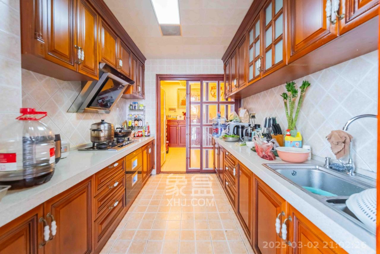 城市山水豪园(山水城市风景) 3室2厅2卫 3500.0元/月 城市山水豪园(山水城市风景) 3室2厅2卫 3500.0元/月室内图