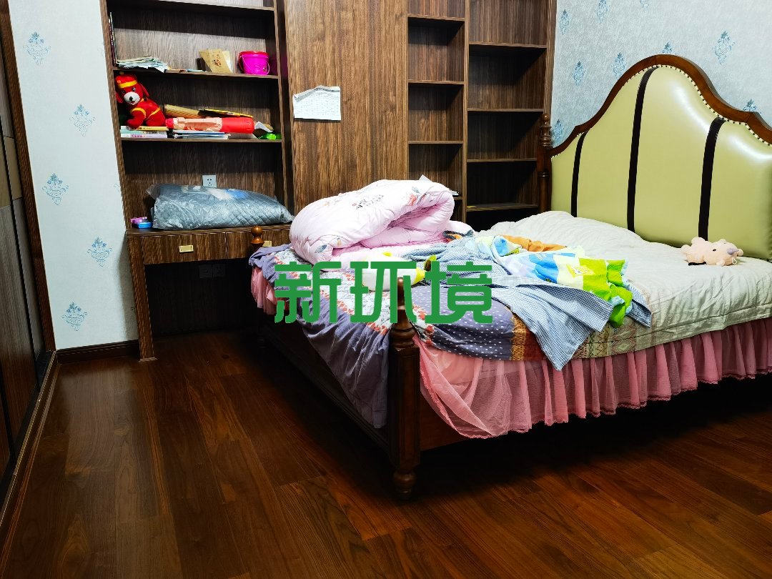 月亮湾三期  5室2厅3卫   138.00万客厅