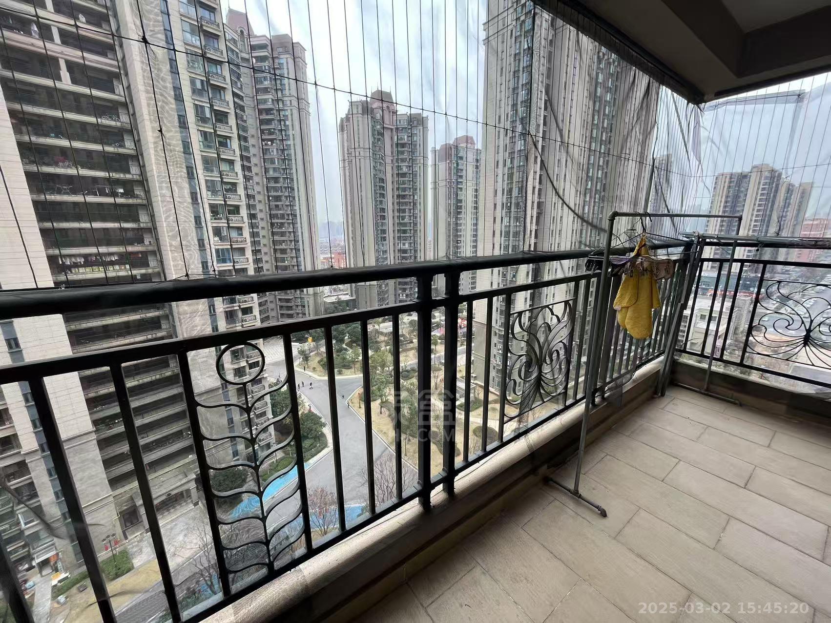 恒大华府 3室2厅2卫 2200.0元/月 恒大华府 3室2厅2卫 2200.0元/月室内图