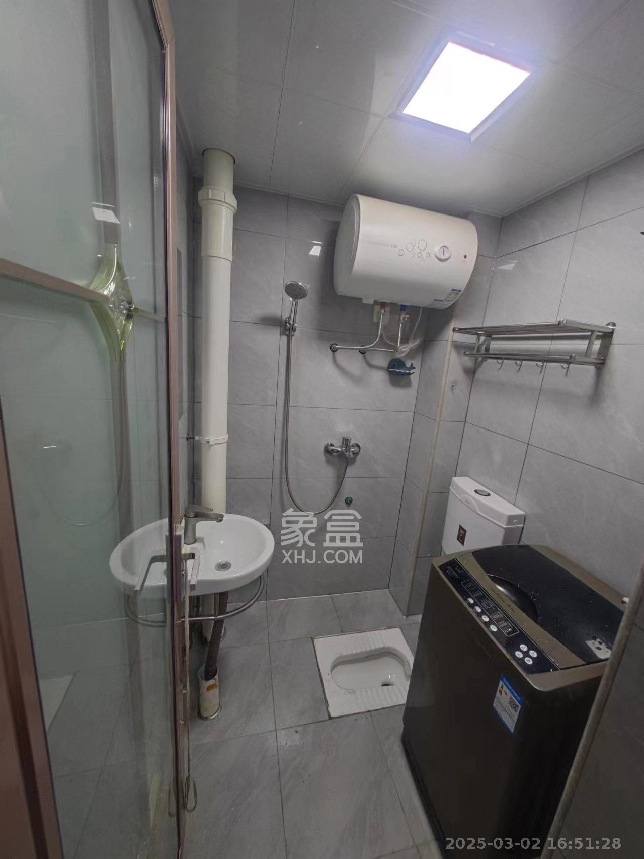 黄荆小区 1室1厅1卫 1300.0元/月 黄荆小区 1室1厅1卫 1300.0元/月室内图