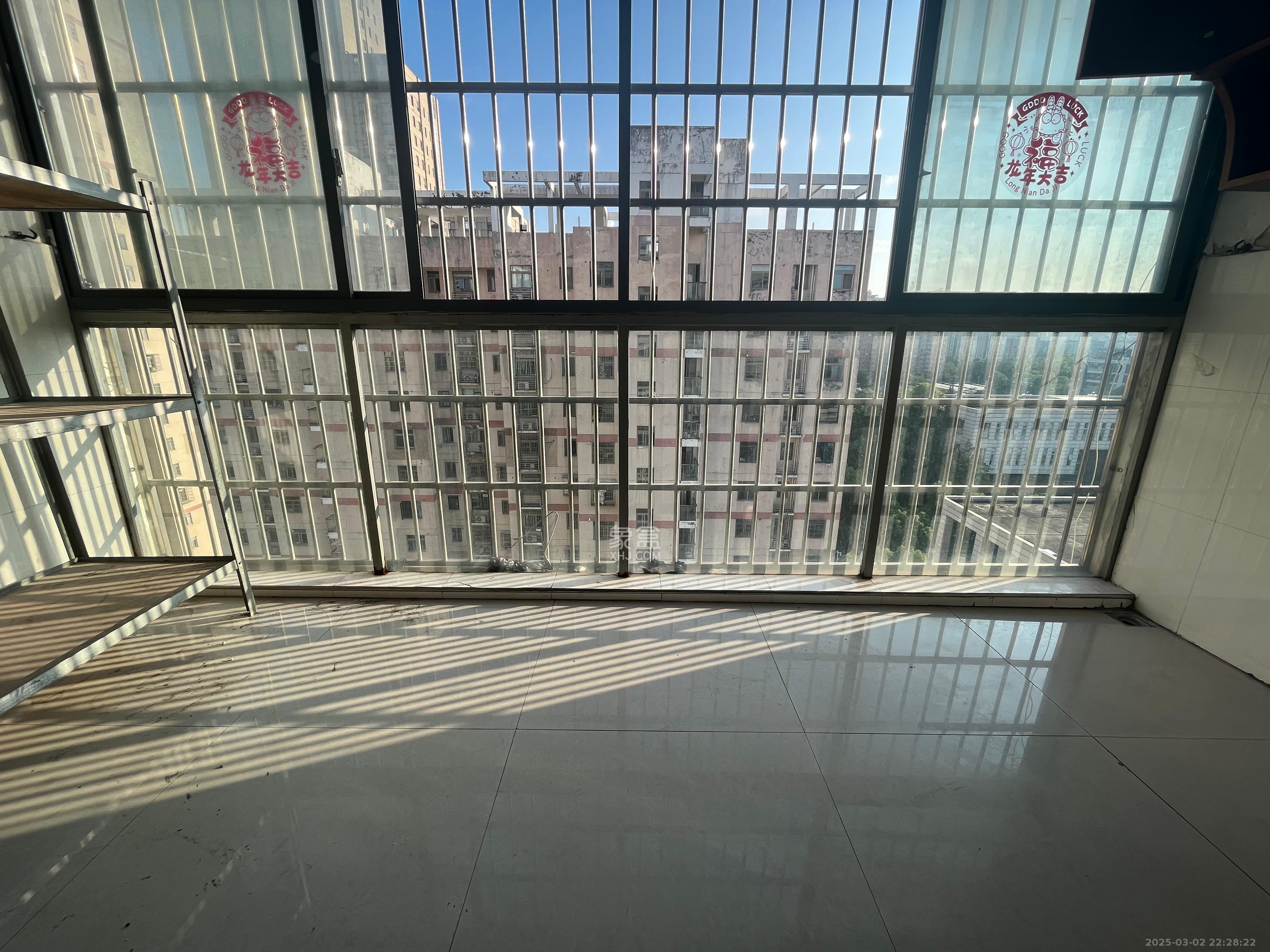 世茂铂翠湾二期  1室2厅2卫   8600.00元/月室内图
