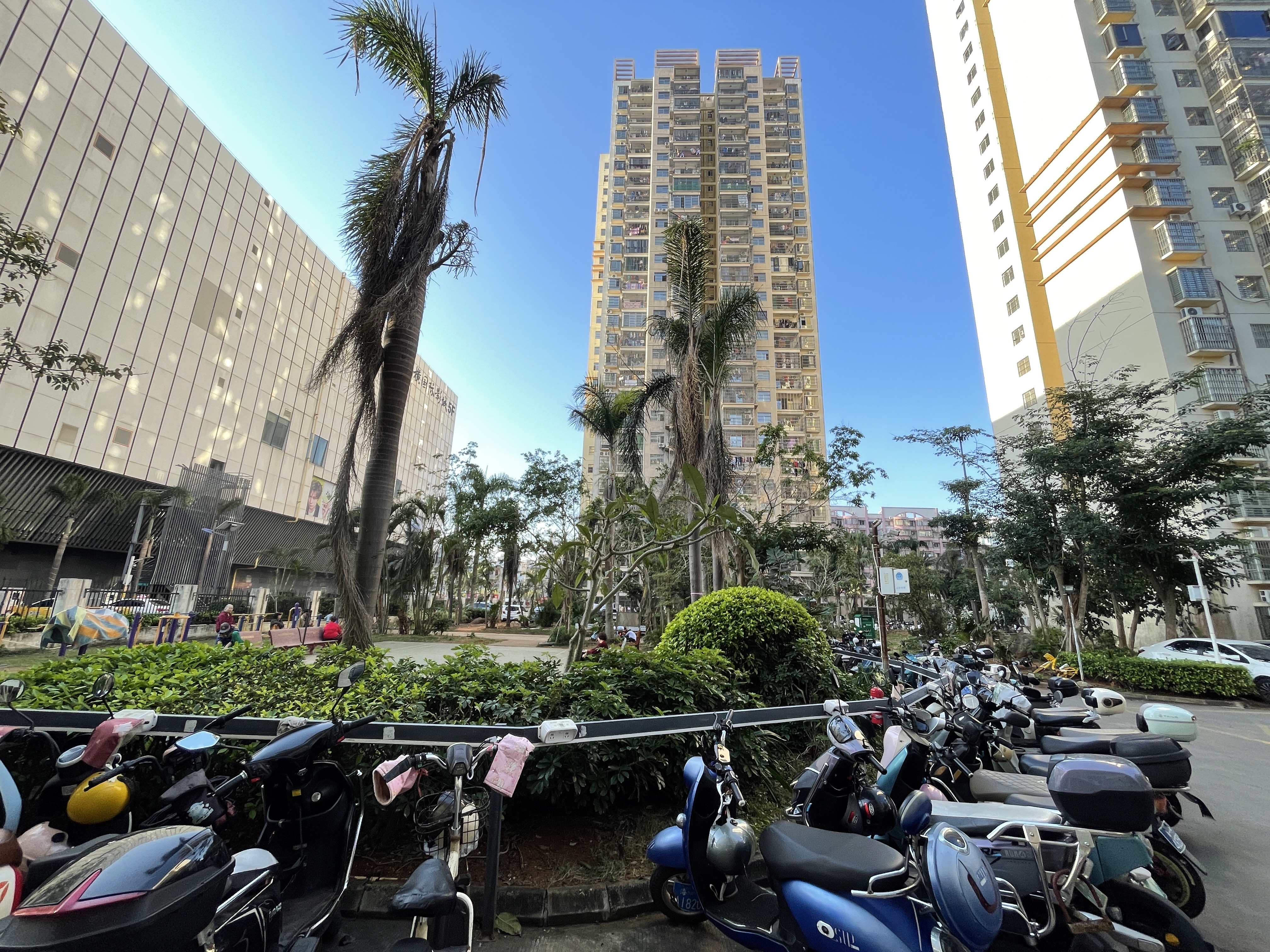水岸星城A小区  2室2厅1卫   75.00万客厅