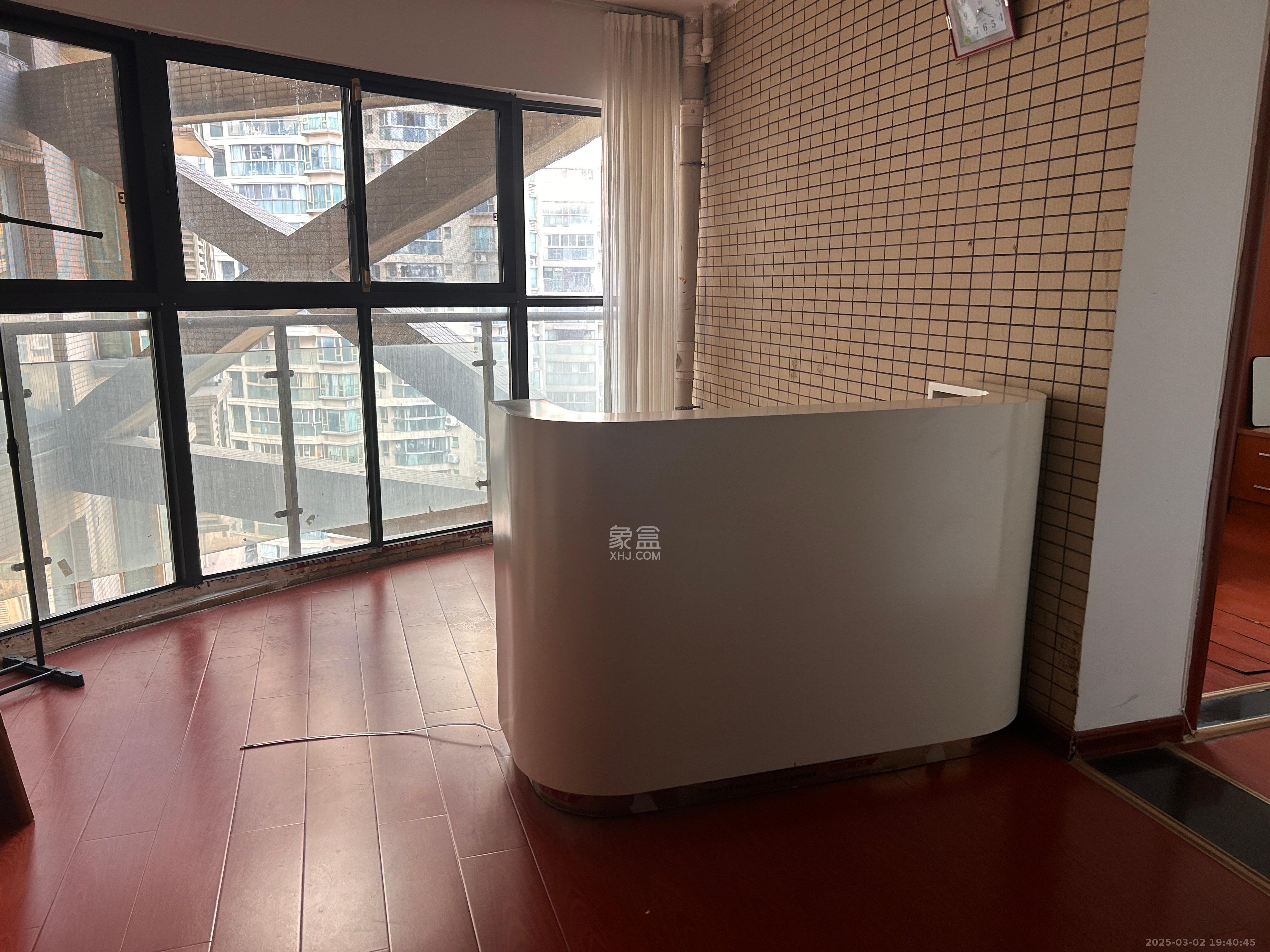 天健芙蓉盛世一期 4室2厅2卫 4400.0元/月 天健芙蓉盛世一期 4室2厅2卫 4400.0元/月室内图