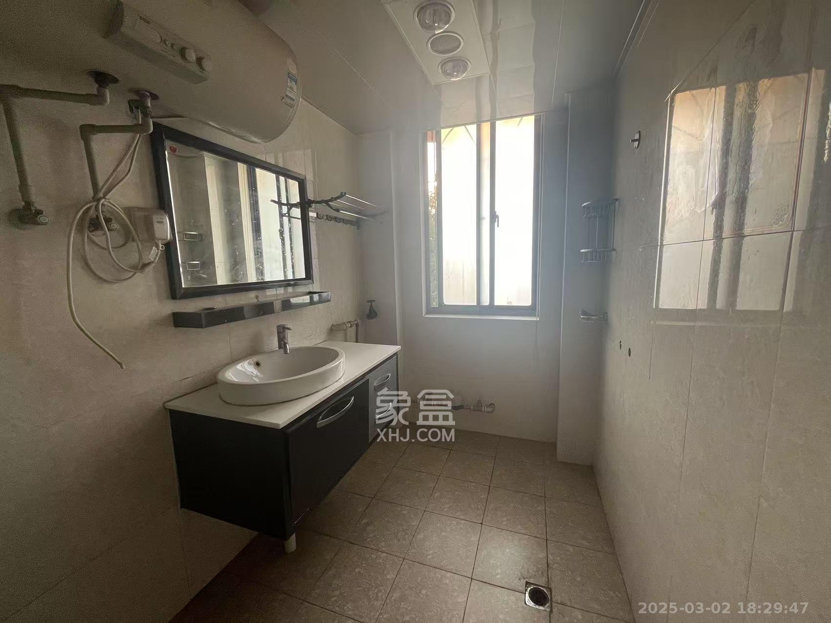 海华花园（京电大厦）  2室2厅1卫    2500.0元/月室内图