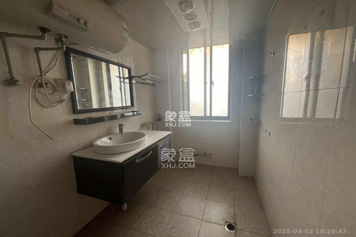 海华花园(京电大厦) 2室2厅1卫 2500.0元/月 海华花园(京电大厦) 2室2厅1卫 2500.0元/月室内图