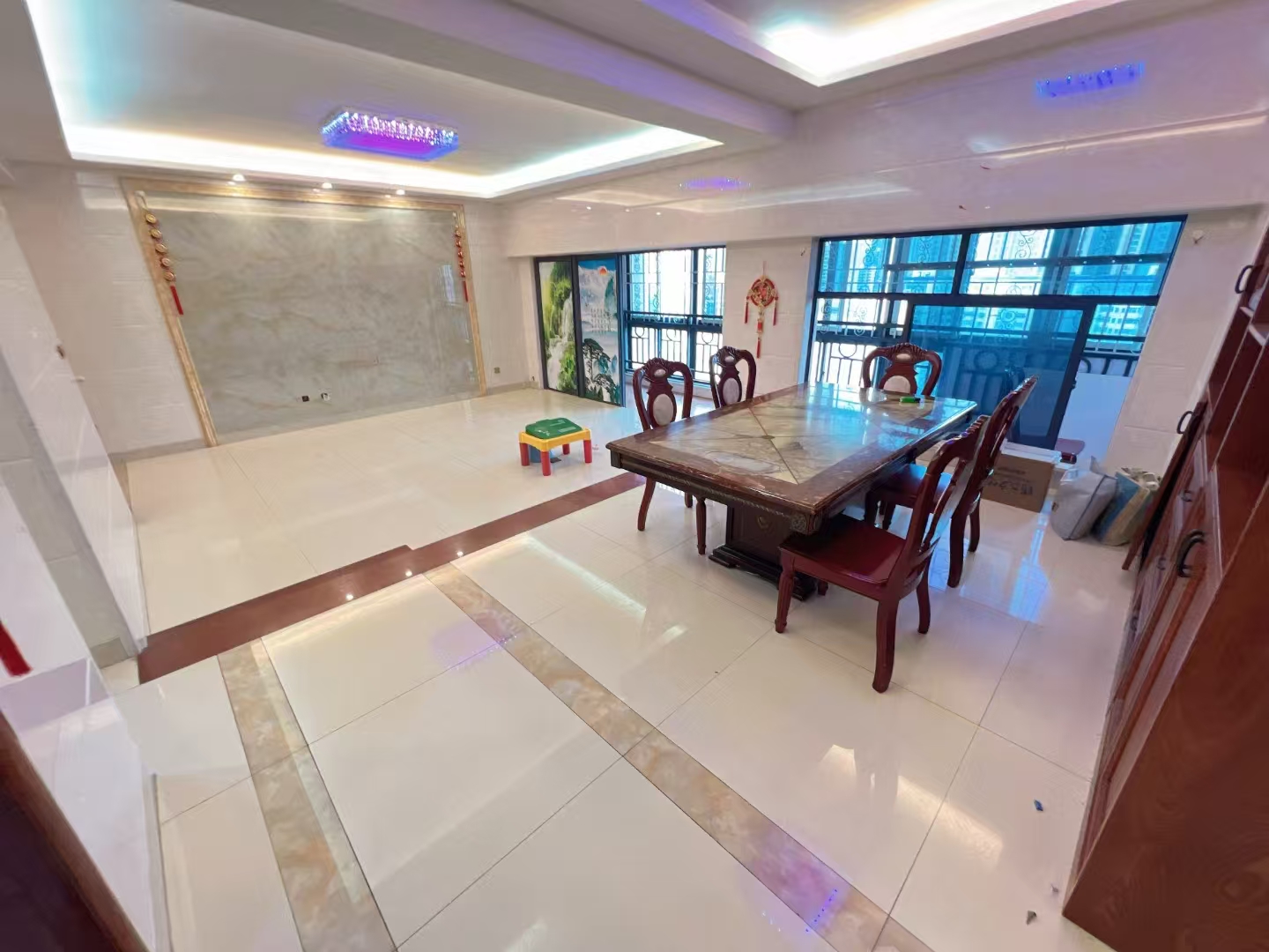 名门广场北区(二期)  3室2厅2卫    195.0万 名门广场北区(二期)  3室2厅2卫    195.0万室内图