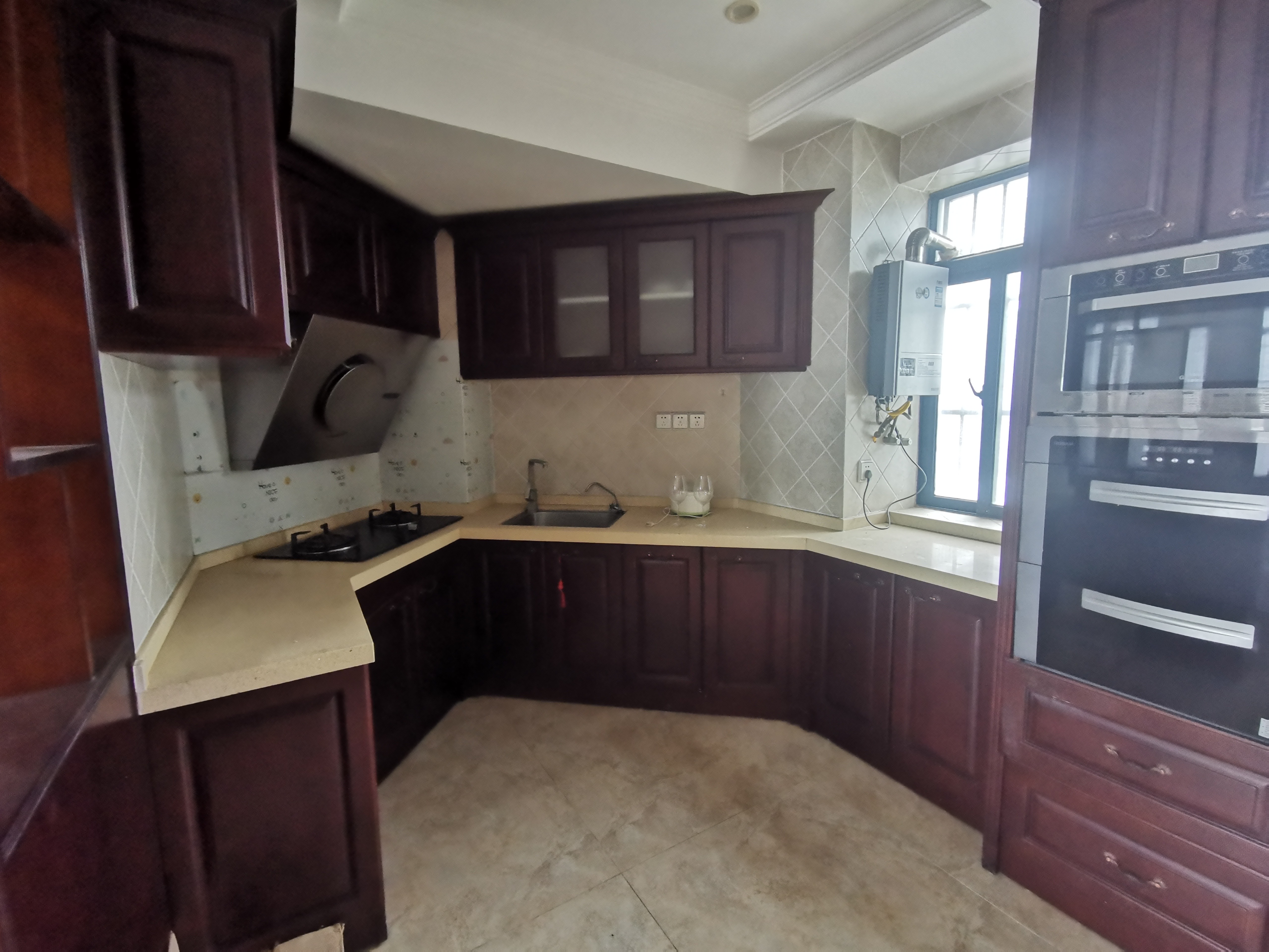 金城一品 5室2厅3卫 265.0万 金城一品 5室2厅3卫 265.0万客厅