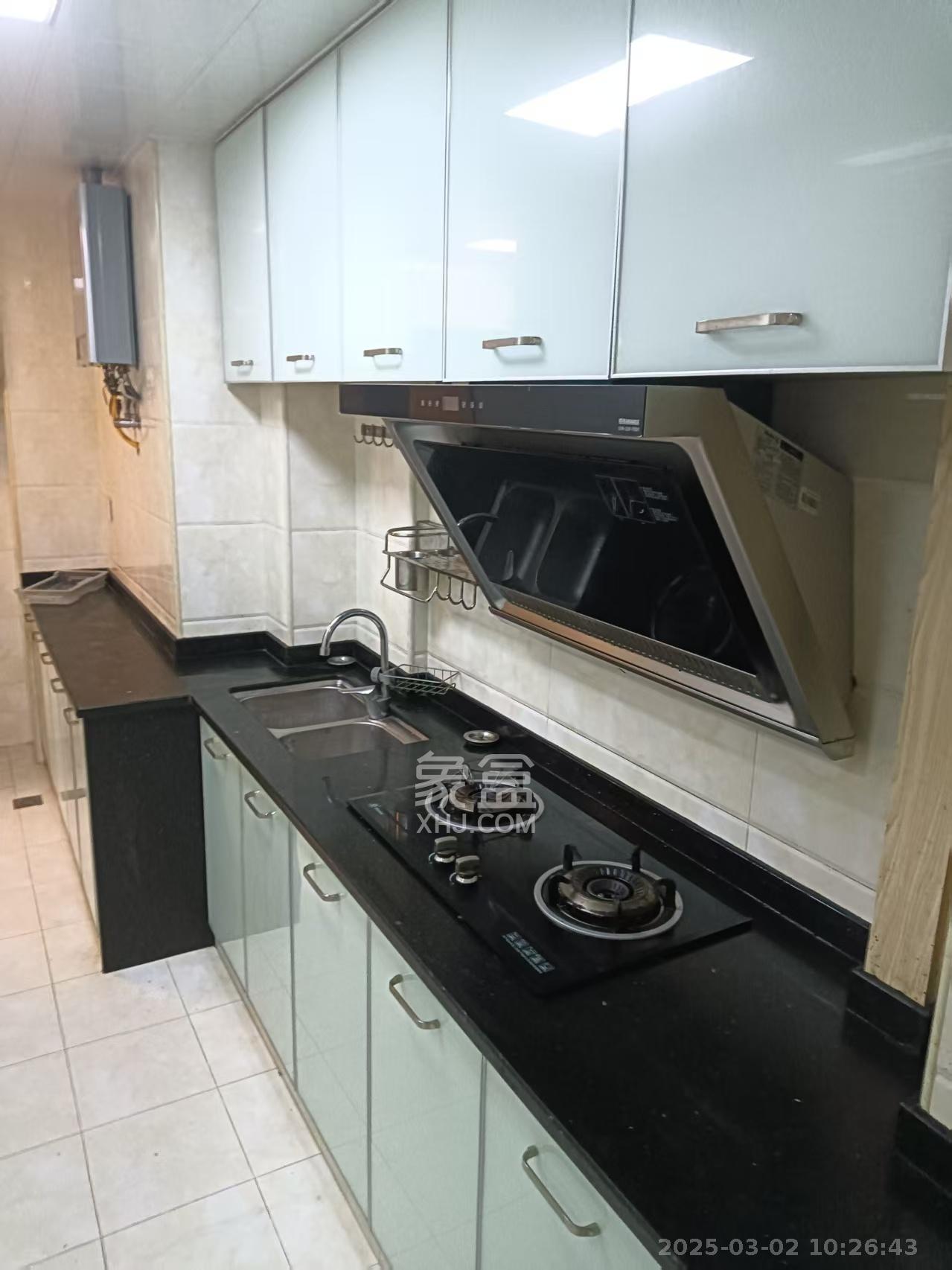 悦湖山 3室2厅2卫 2000.0元/月 悦湖山 3室2厅2卫 2000.0元/月室内图