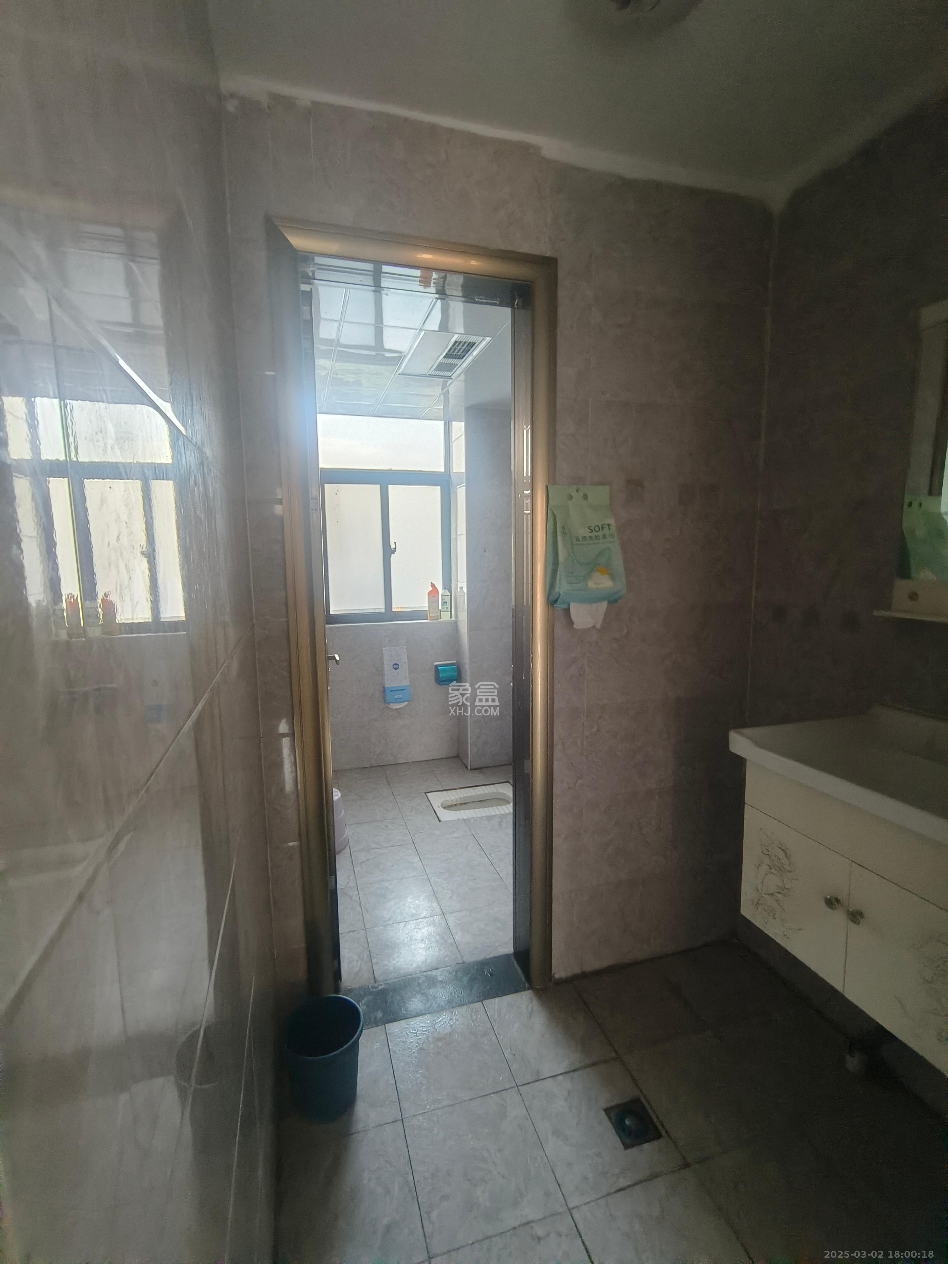 德润小区(丰升德润小区) 3室2厅1卫 2500.0元/月 德润小区(丰升德润小区) 3室2厅1卫 2500.0元/月室内图