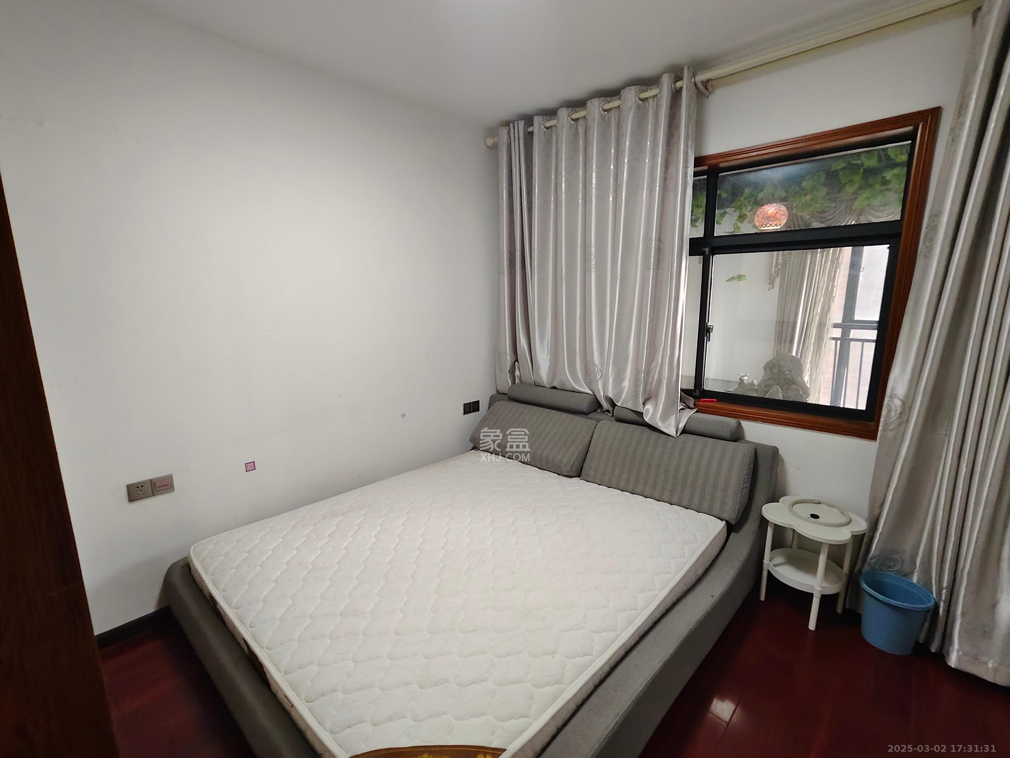 海拔东方  4室2厅1卫   2900.00元/月室内图