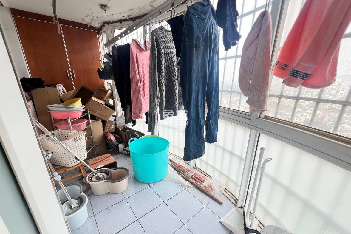 麓谷E家人 3室2厅2卫 2600.0元/月 麓谷E家人 3室2厅2卫 2600.0元/月室内图