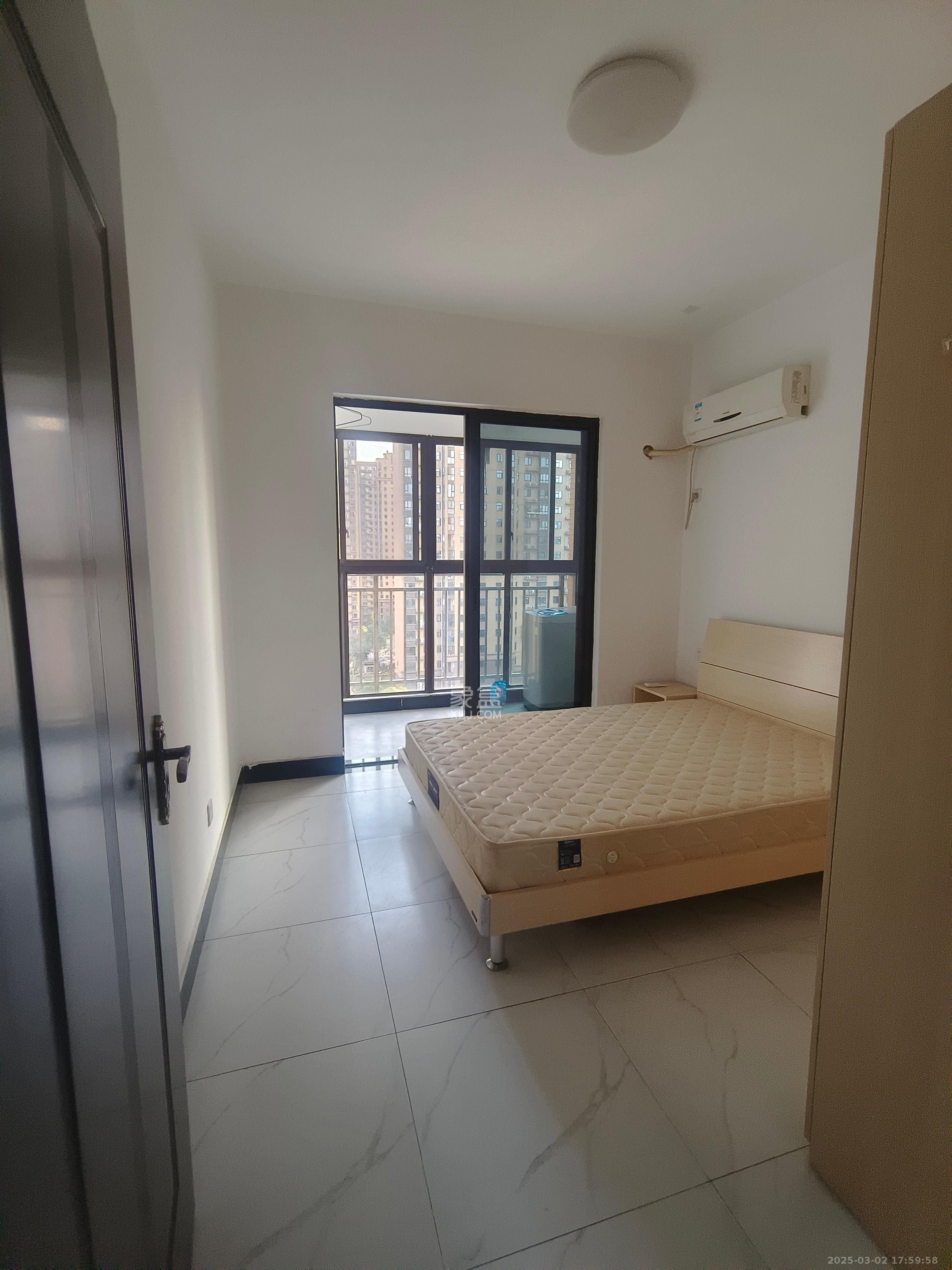 德润小区(丰升德润小区) 3室2厅1卫 2500.0元/月 德润小区(丰升德润小区) 3室2厅1卫 2500.0元/月室内图