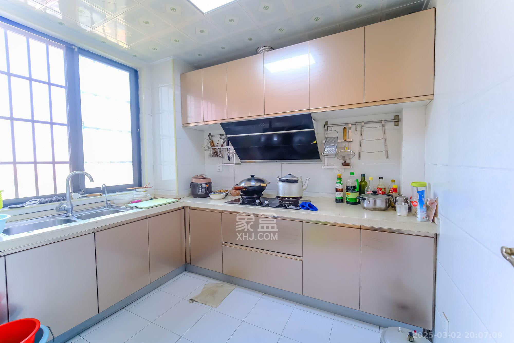 丰源国际 3室2厅2卫 1900.0元/月 丰源国际 3室2厅2卫 1900.0元/月室内图