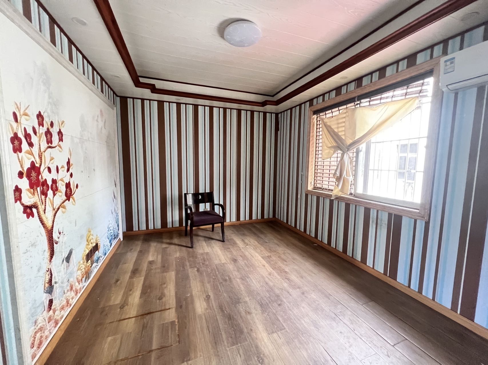 金牛新村 9室3厅4卫 350.0万 金牛新村 9室3厅4卫 350.0万客厅