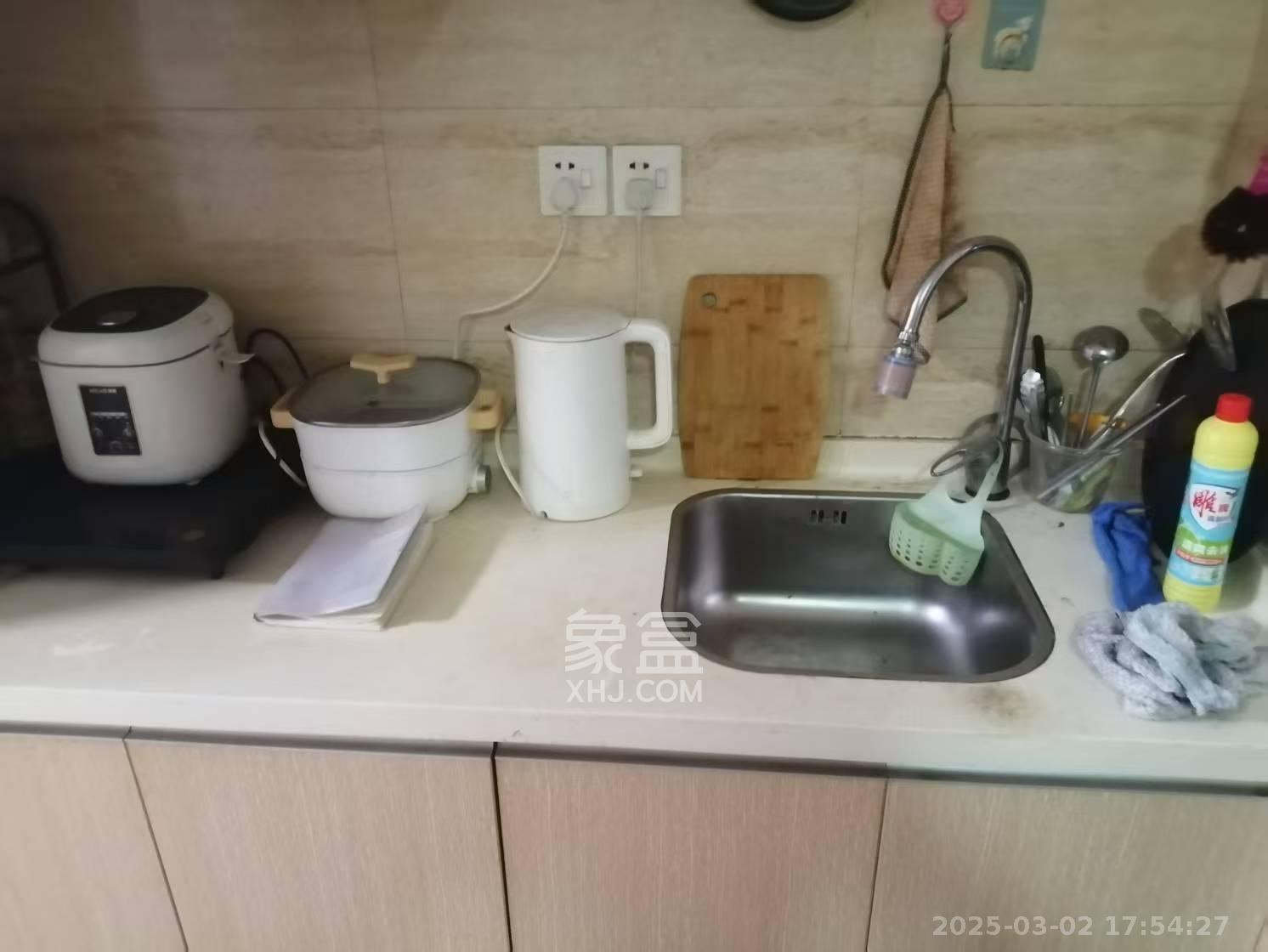 万科金域华府一期  1室1厅1卫    1300.0元/月 万科金域华府一期  1室1厅1卫    1300.0元/月