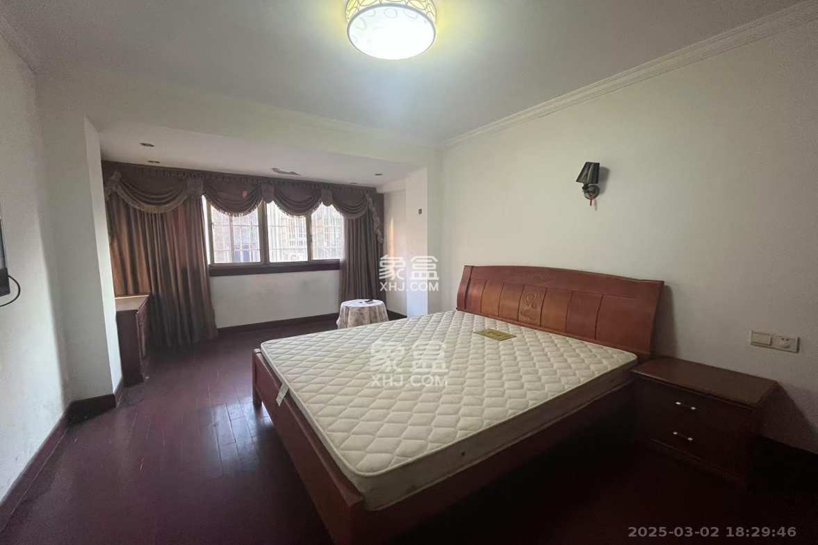 海华花园(京电大厦) 2室2厅1卫 2500.0元/月 海华花园(京电大厦) 2室2厅1卫 2500.0元/月室内图