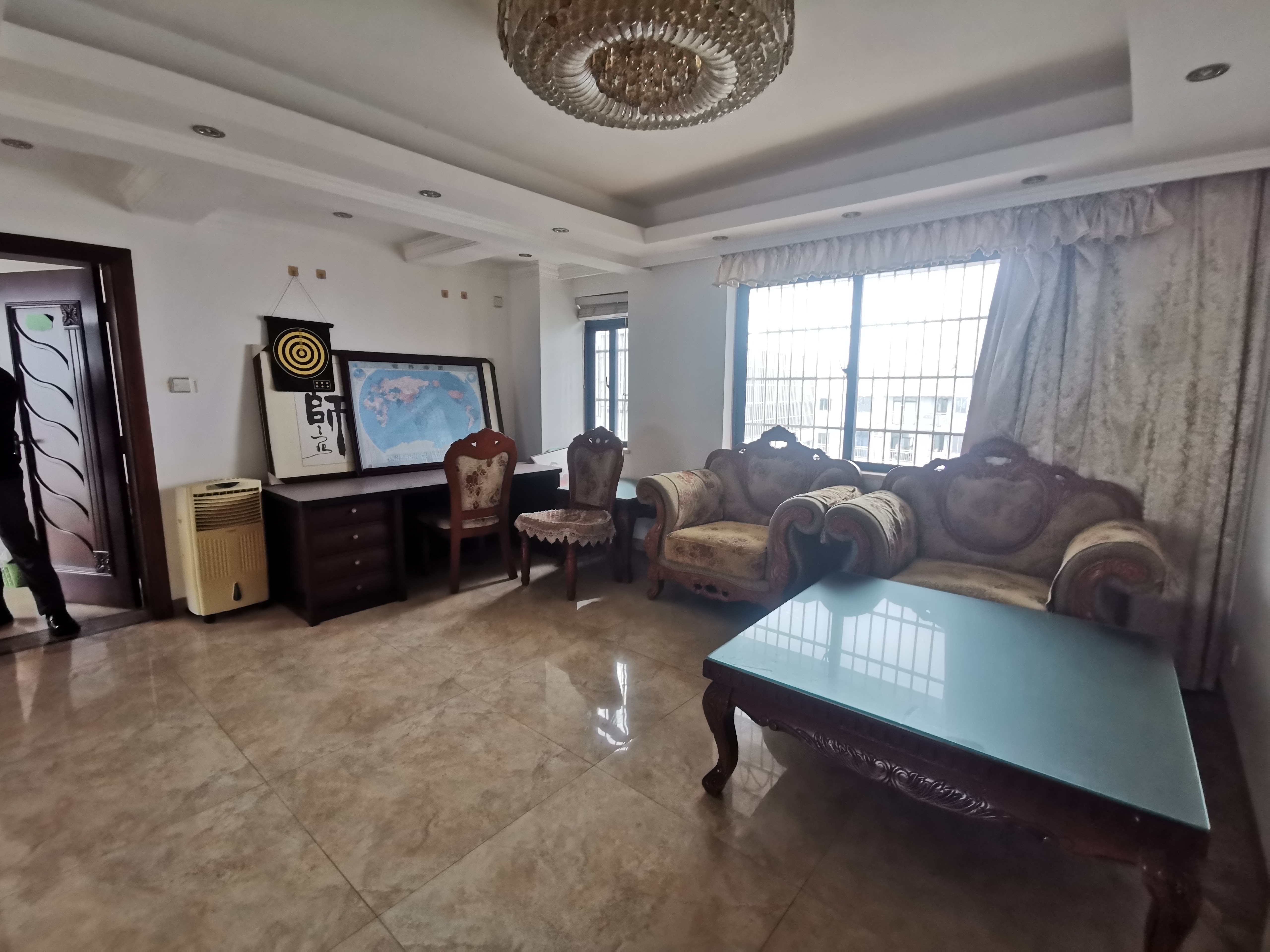 金城一品 5室2厅3卫 265.0万 金城一品 5室2厅3卫 265.0万客厅