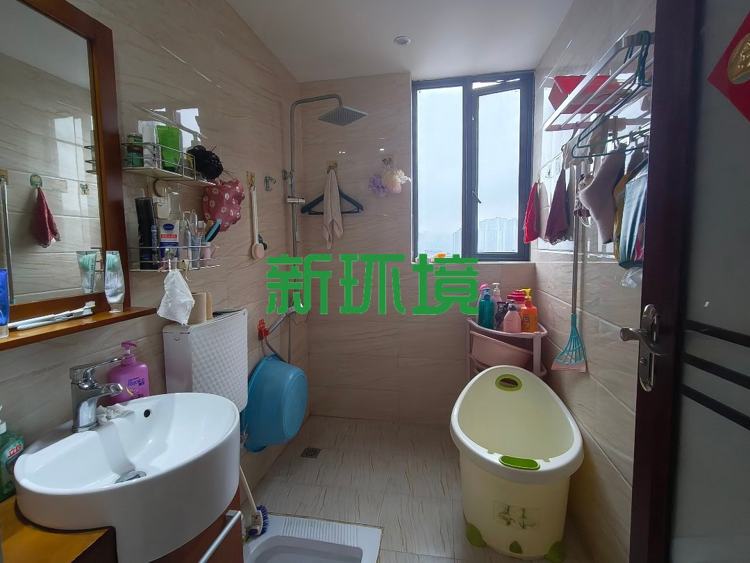 月亮湾三期  4室2厅2卫   80.00万客厅