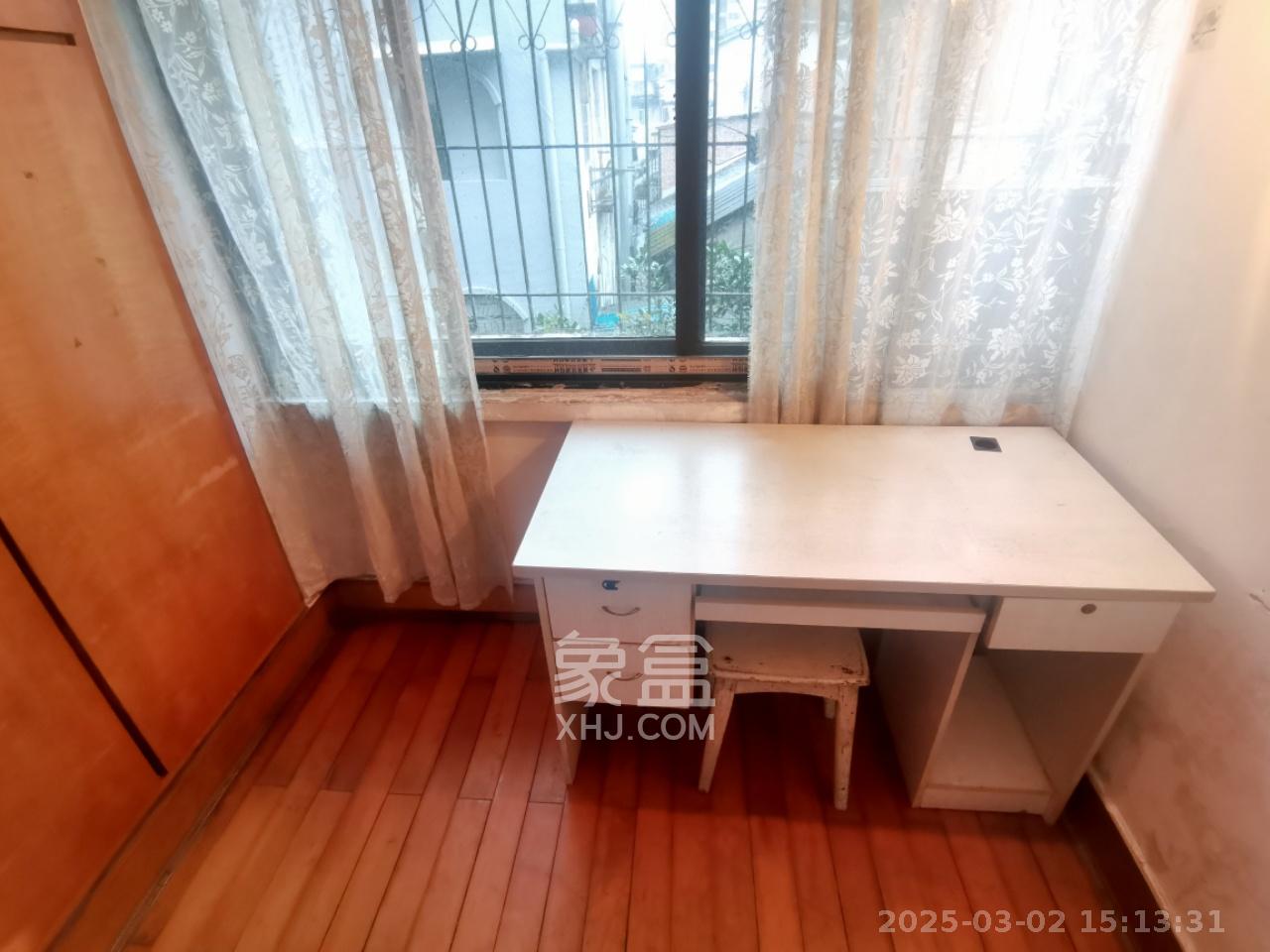建湘路散盤  2室2廳1衛(wèi)   1800.00元/月室內(nèi)圖