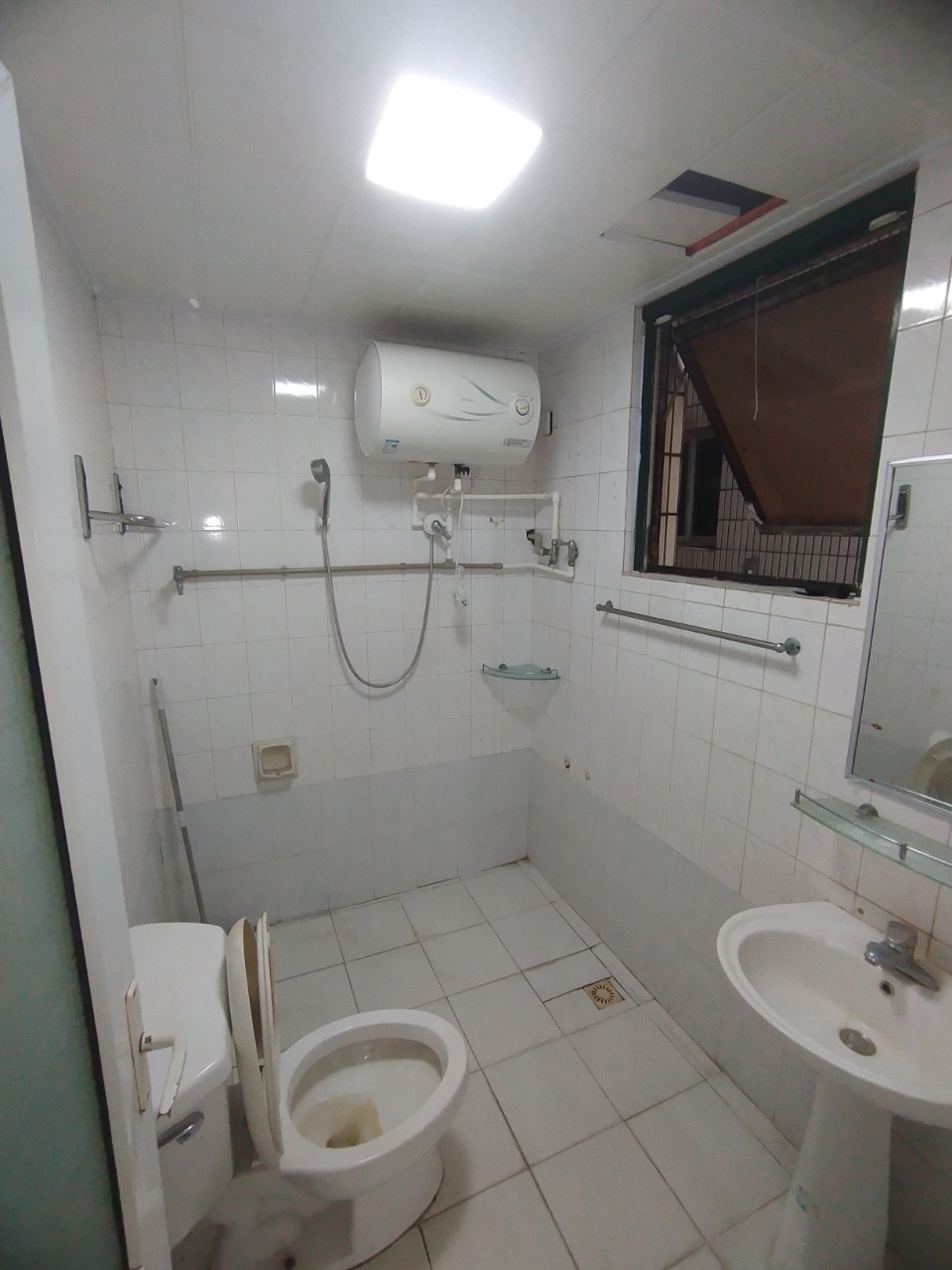 富豪大厦(富豪花园) 3室1厅1卫 99.0万 富豪大厦(富豪花园) 3室1厅1卫 99.0万客厅