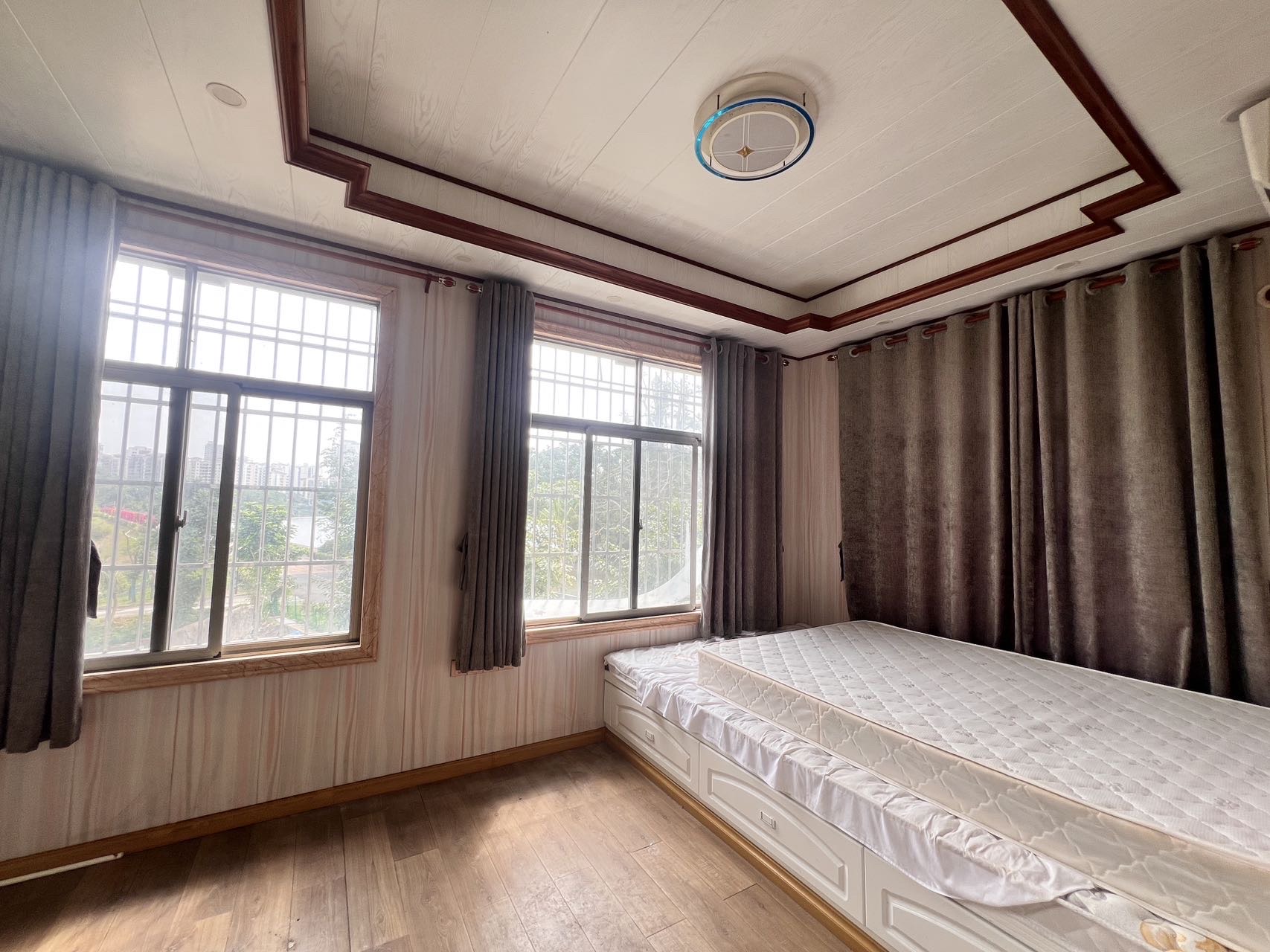 金牛新村 9室3厅4卫 350.0万 金牛新村 9室3厅4卫 350.0万客厅