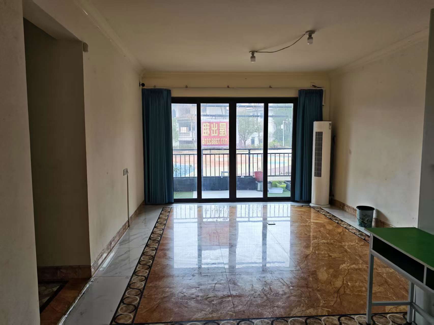 碧桂园豪园  4室2厅2卫    89.8万客厅