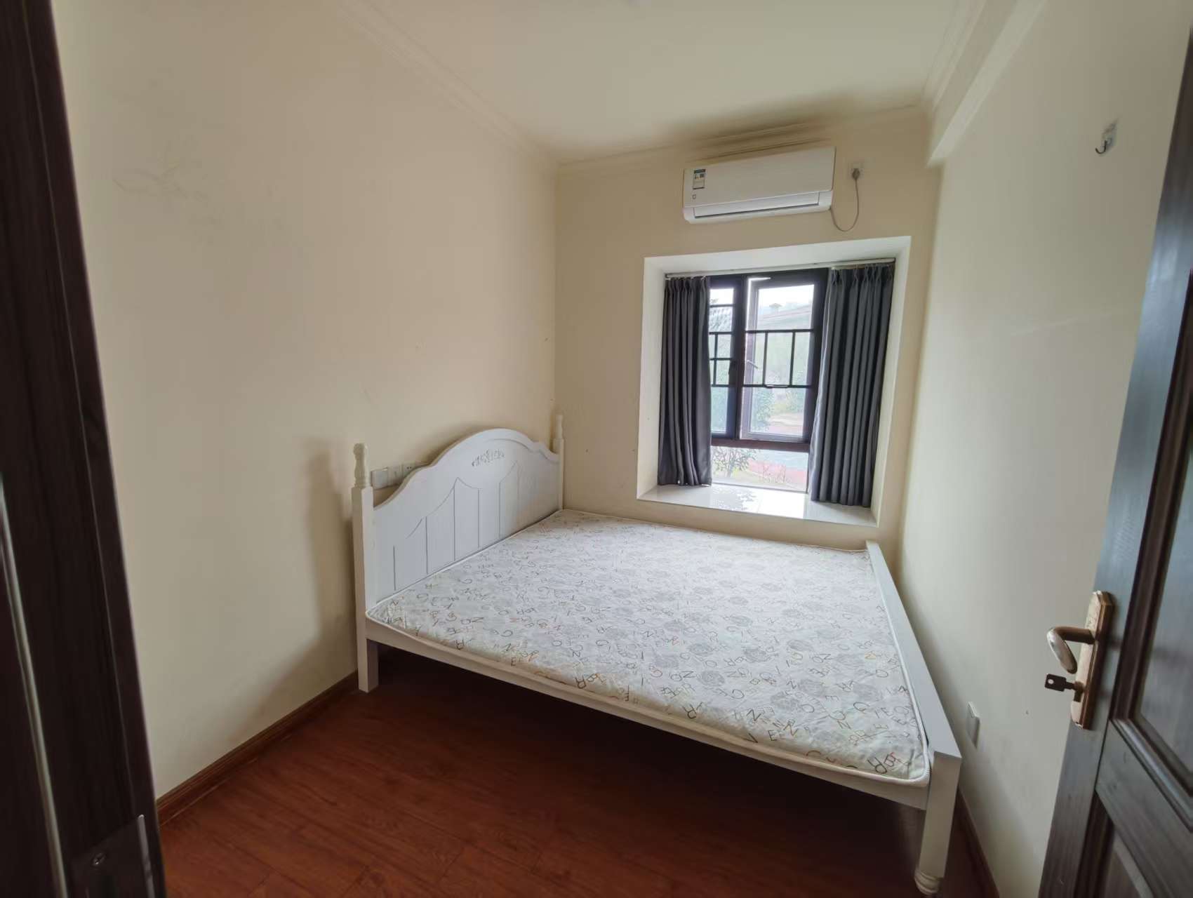 碧桂园豪园  4室2厅2卫    89.8万客厅