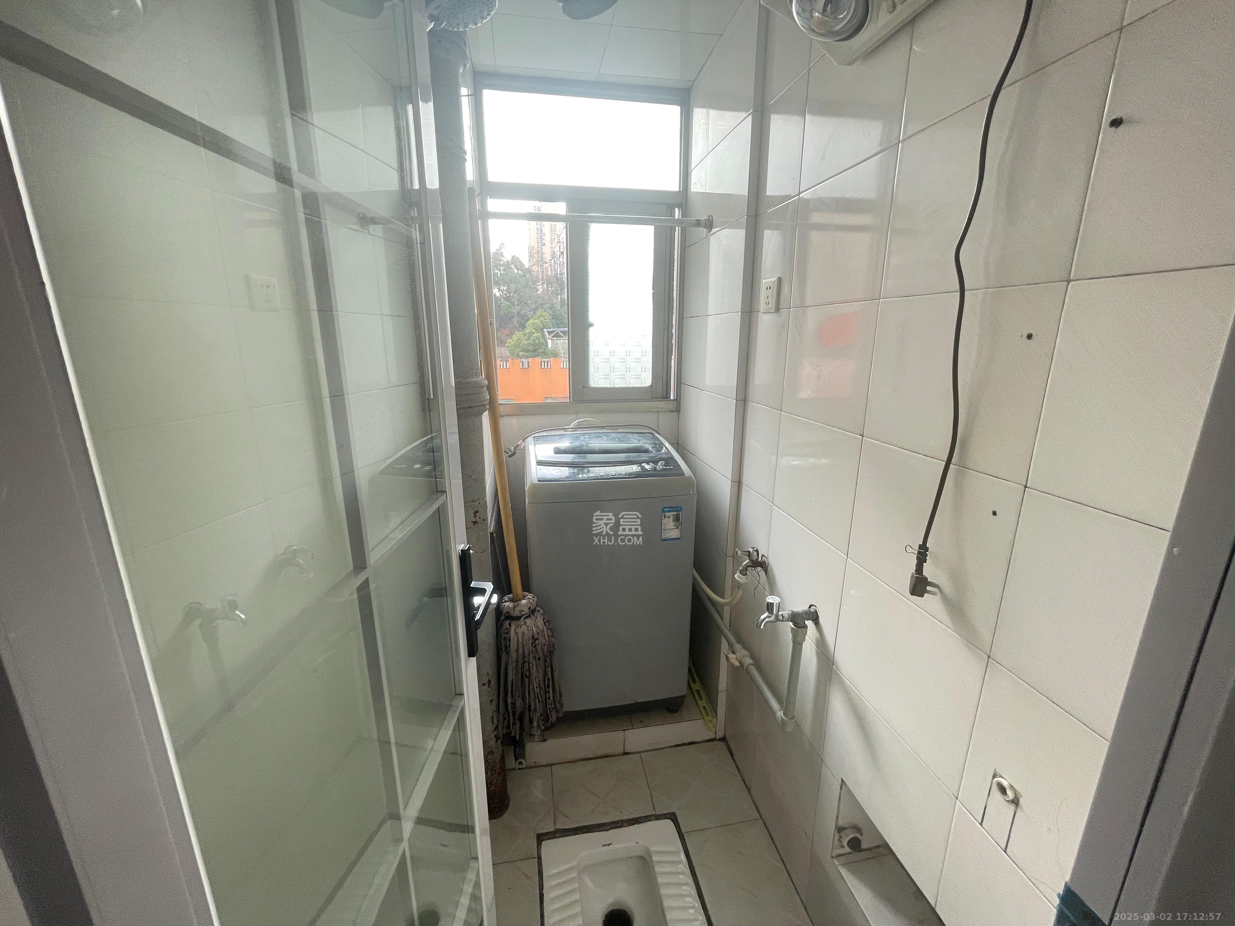 红花坡社区  3室1厅1卫   1400.00元/月室内图