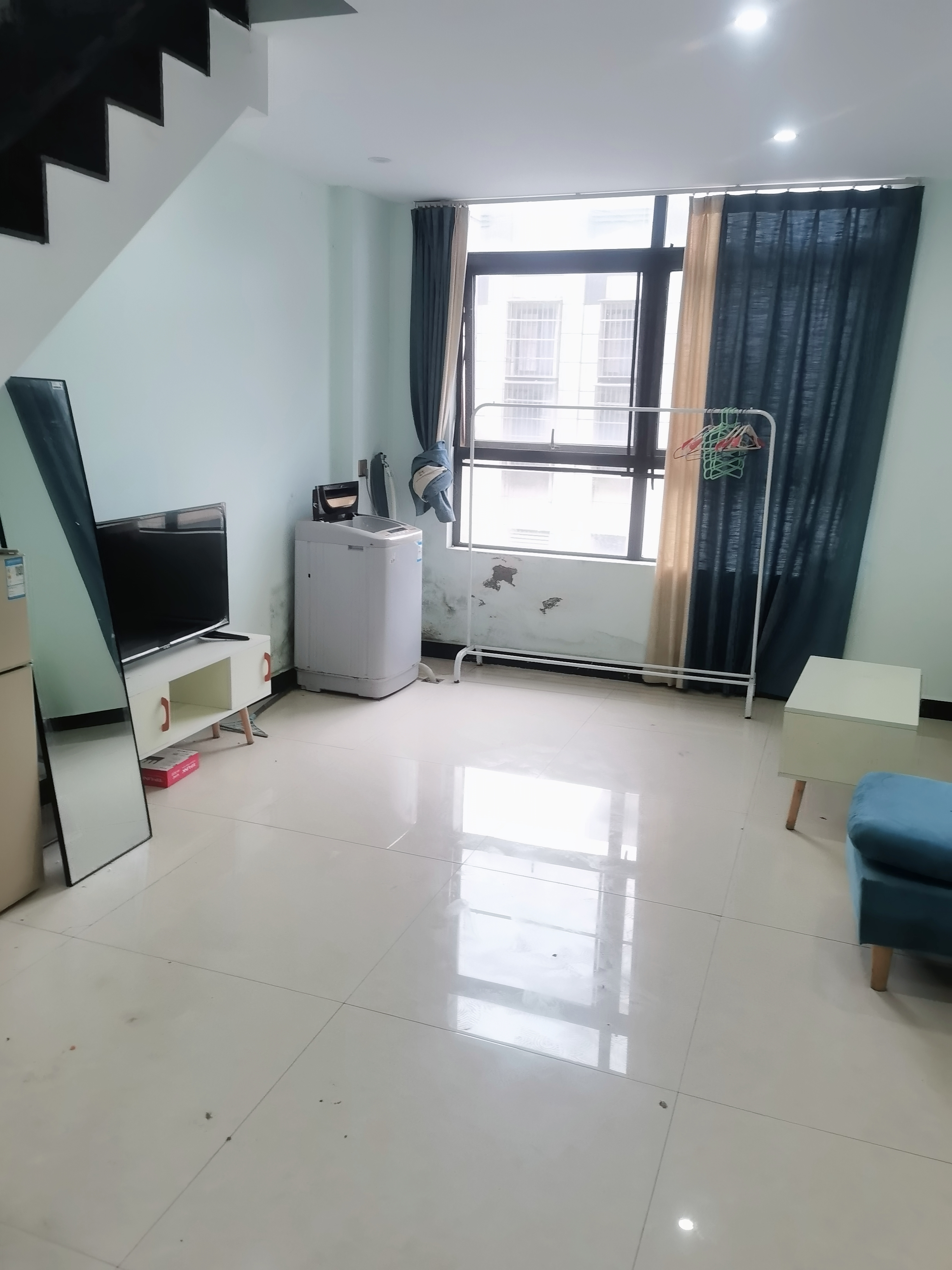 桃花缘 1室1厅1卫 1200.0元/月 桃花缘 1室1厅1卫 1200.0元/月室内图